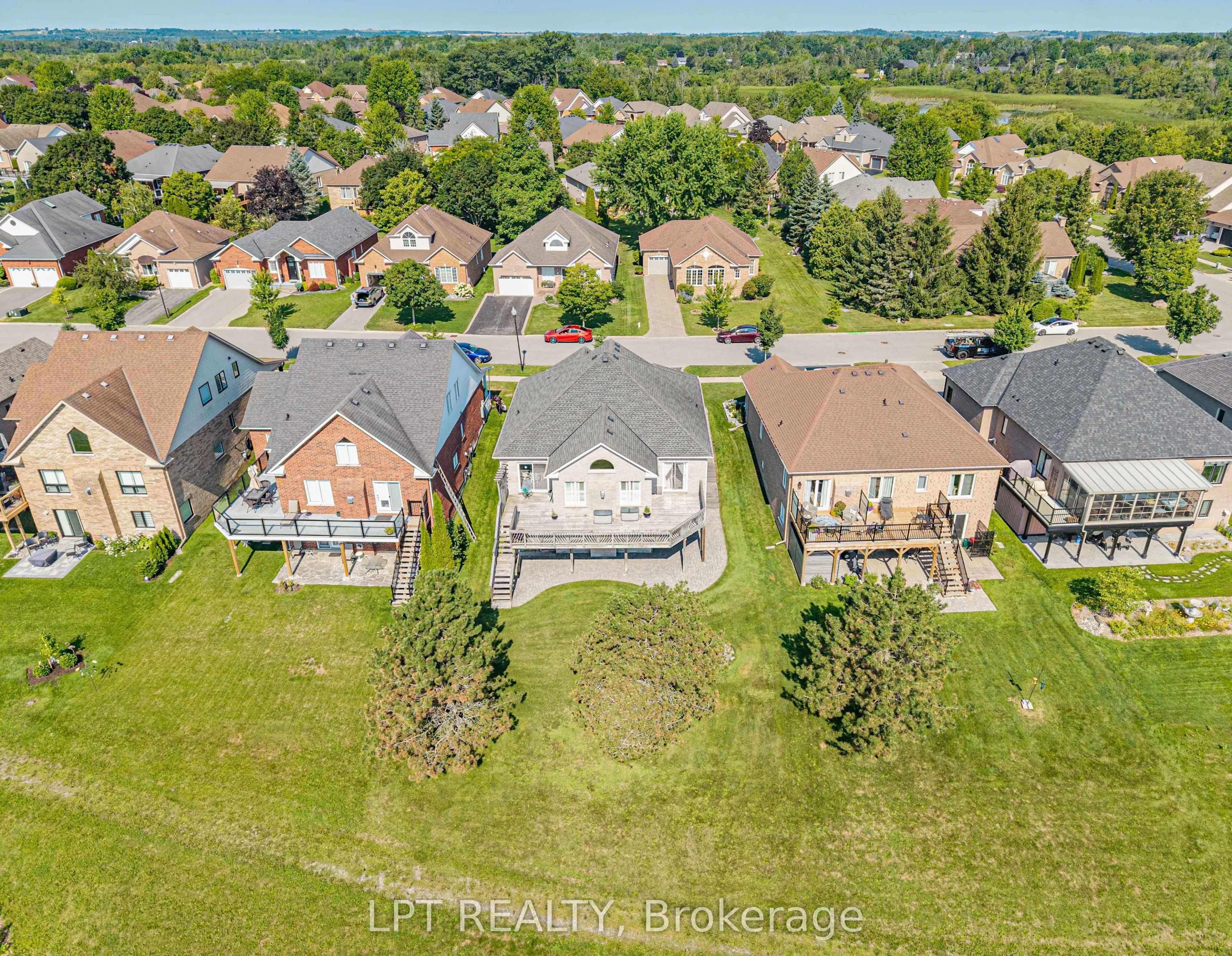 219 Waterbury Crescent