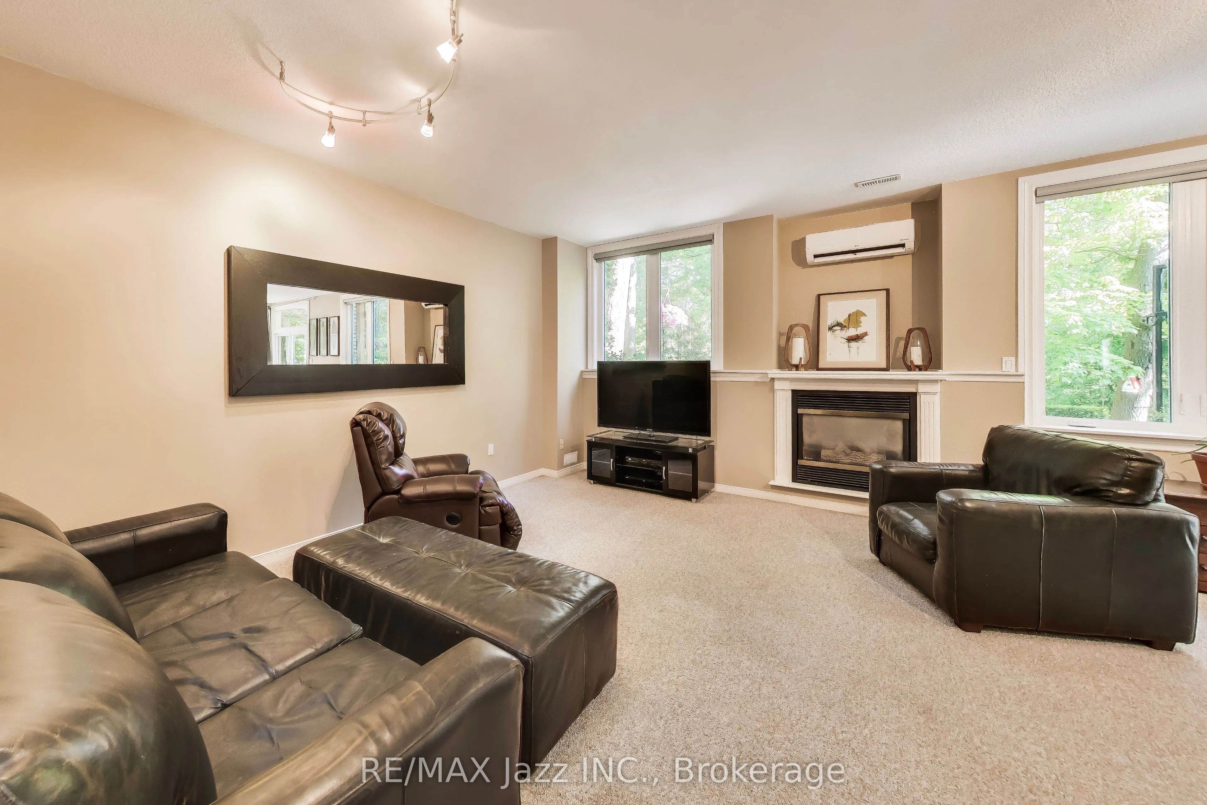 45 Windsor Valley Place