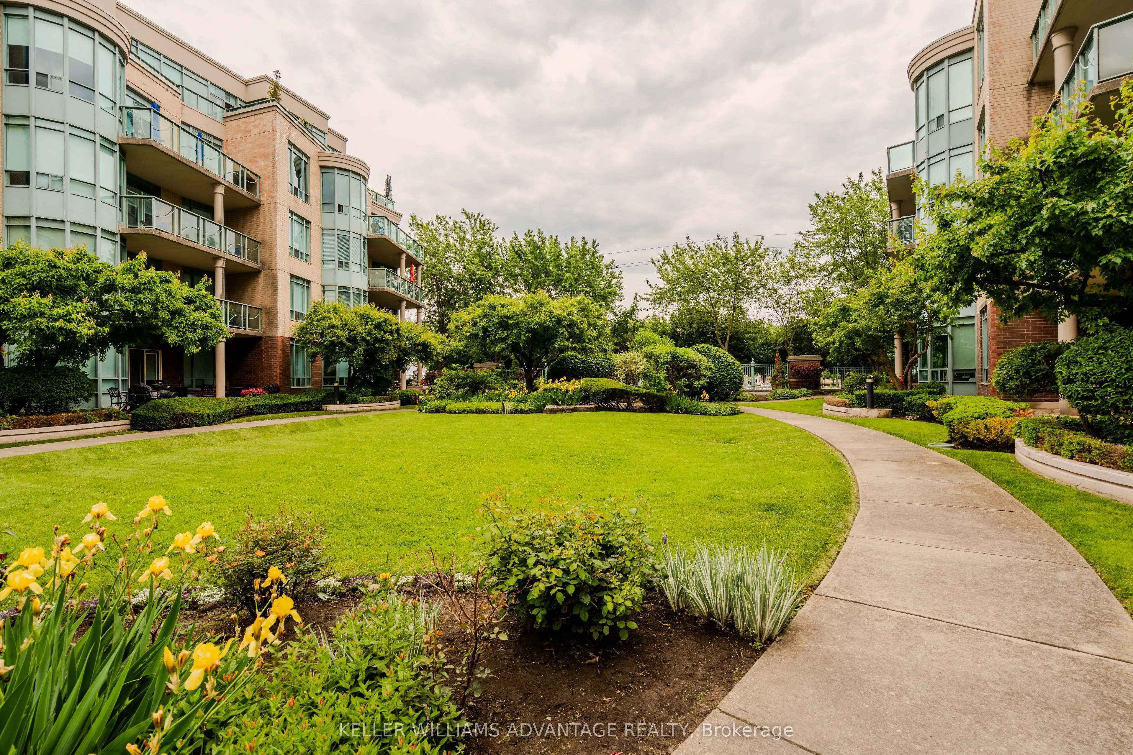 9 Boardwalk Drive #321