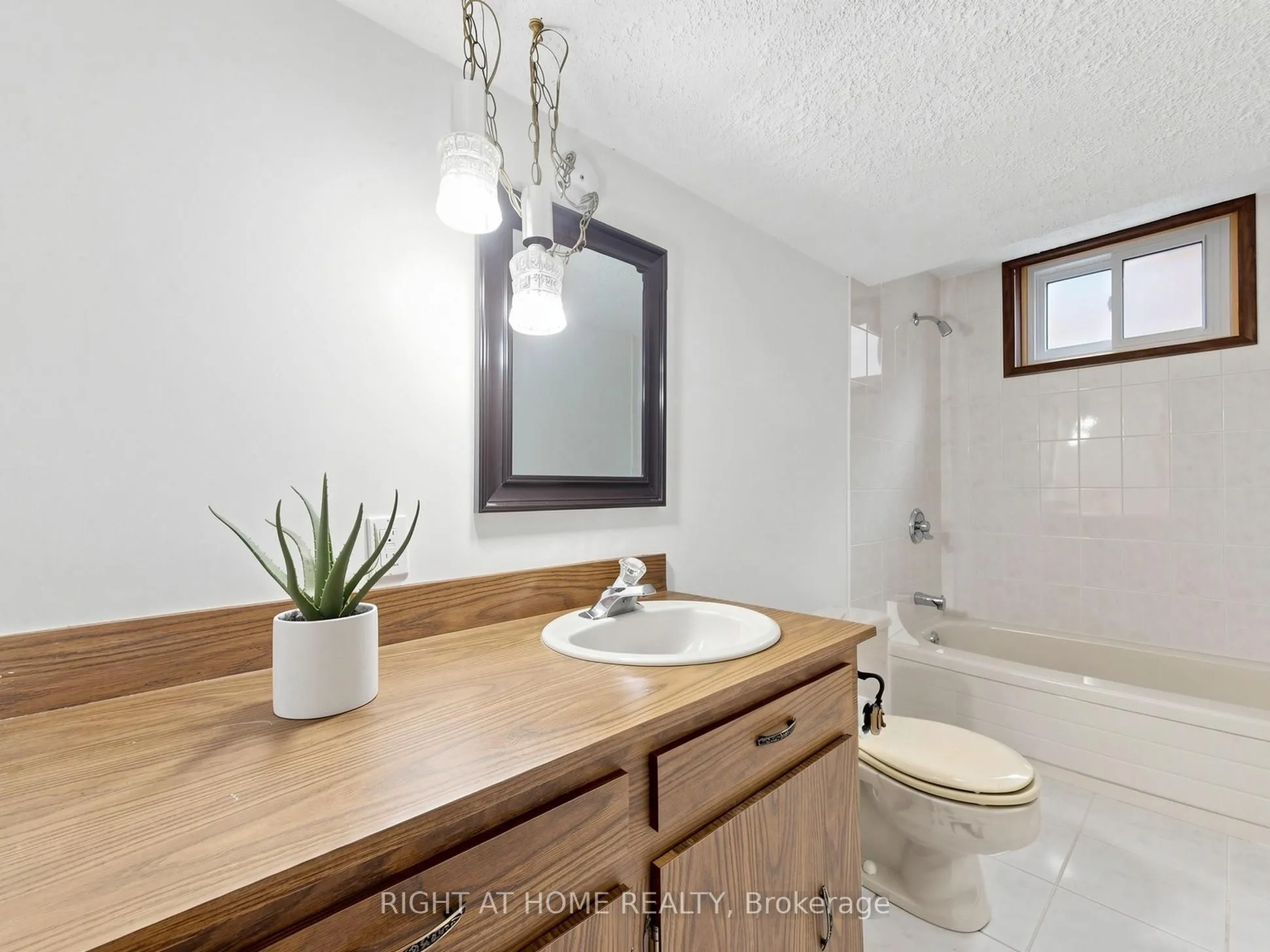 36 Joanna Drive E