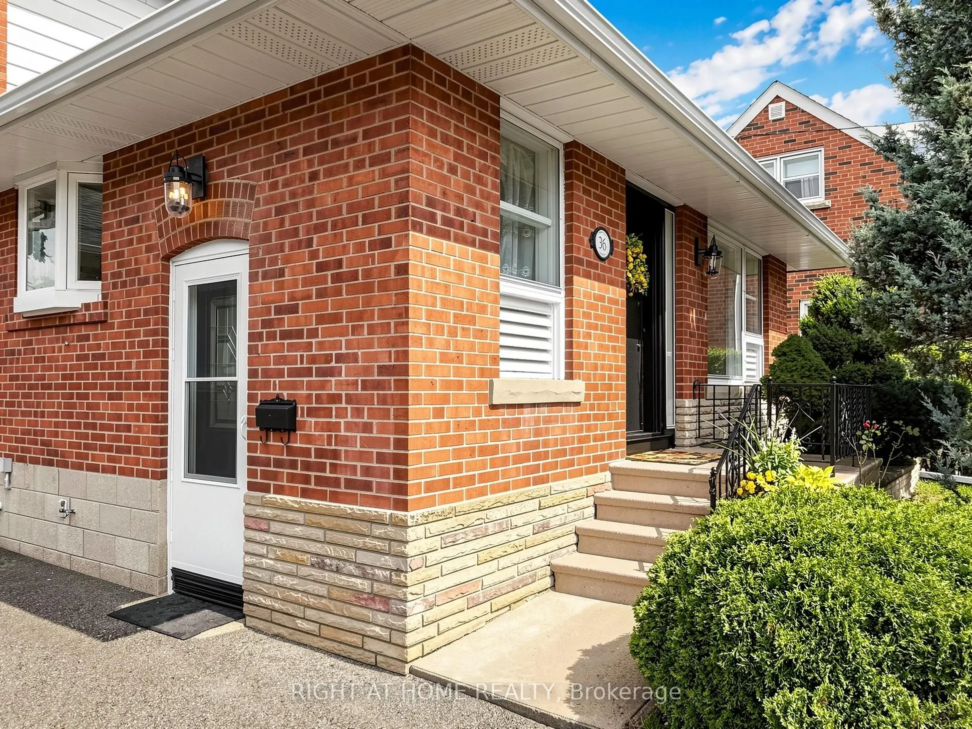 36 Joanna Drive E