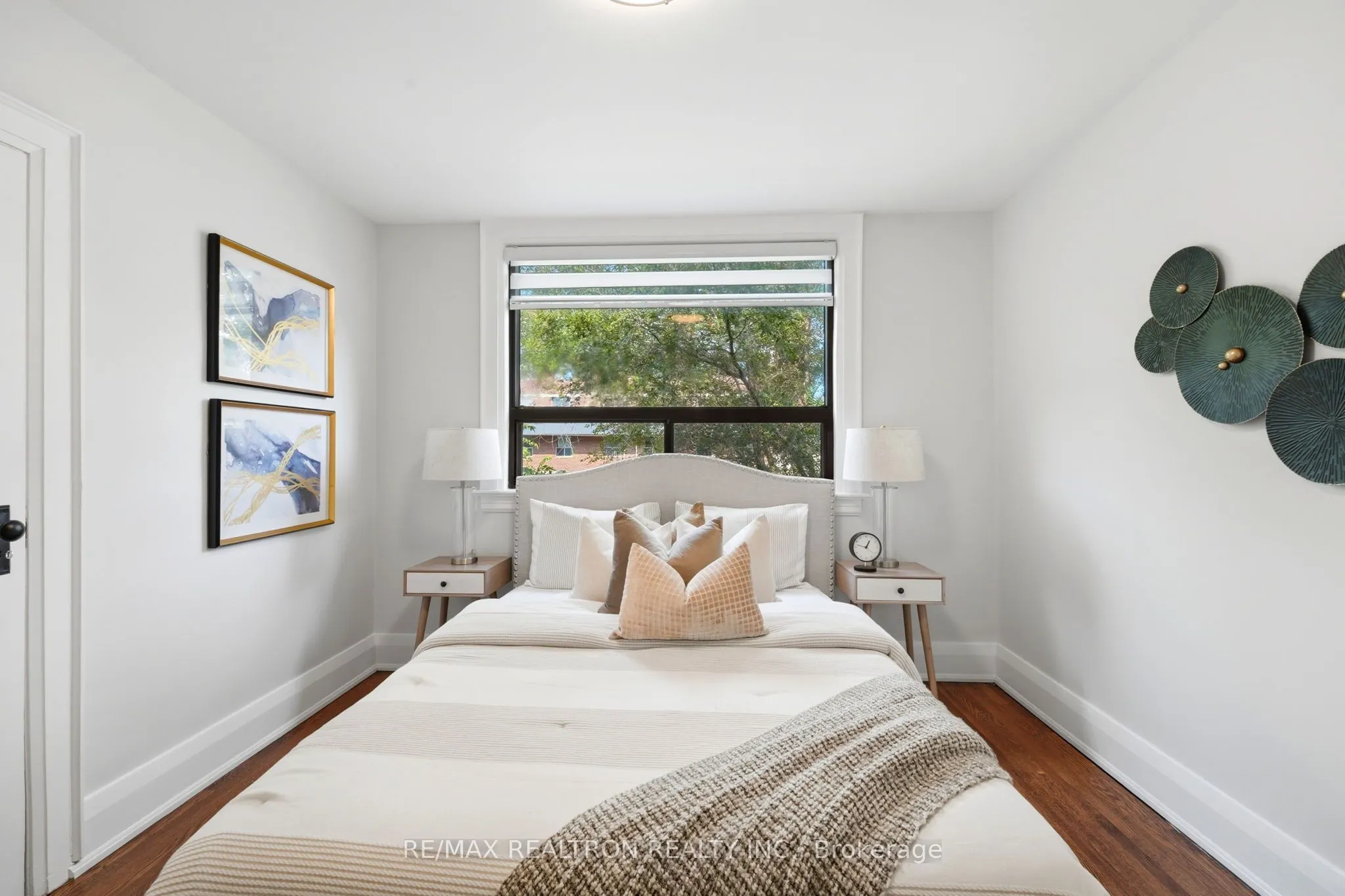 1056 Woodbine Avenue W