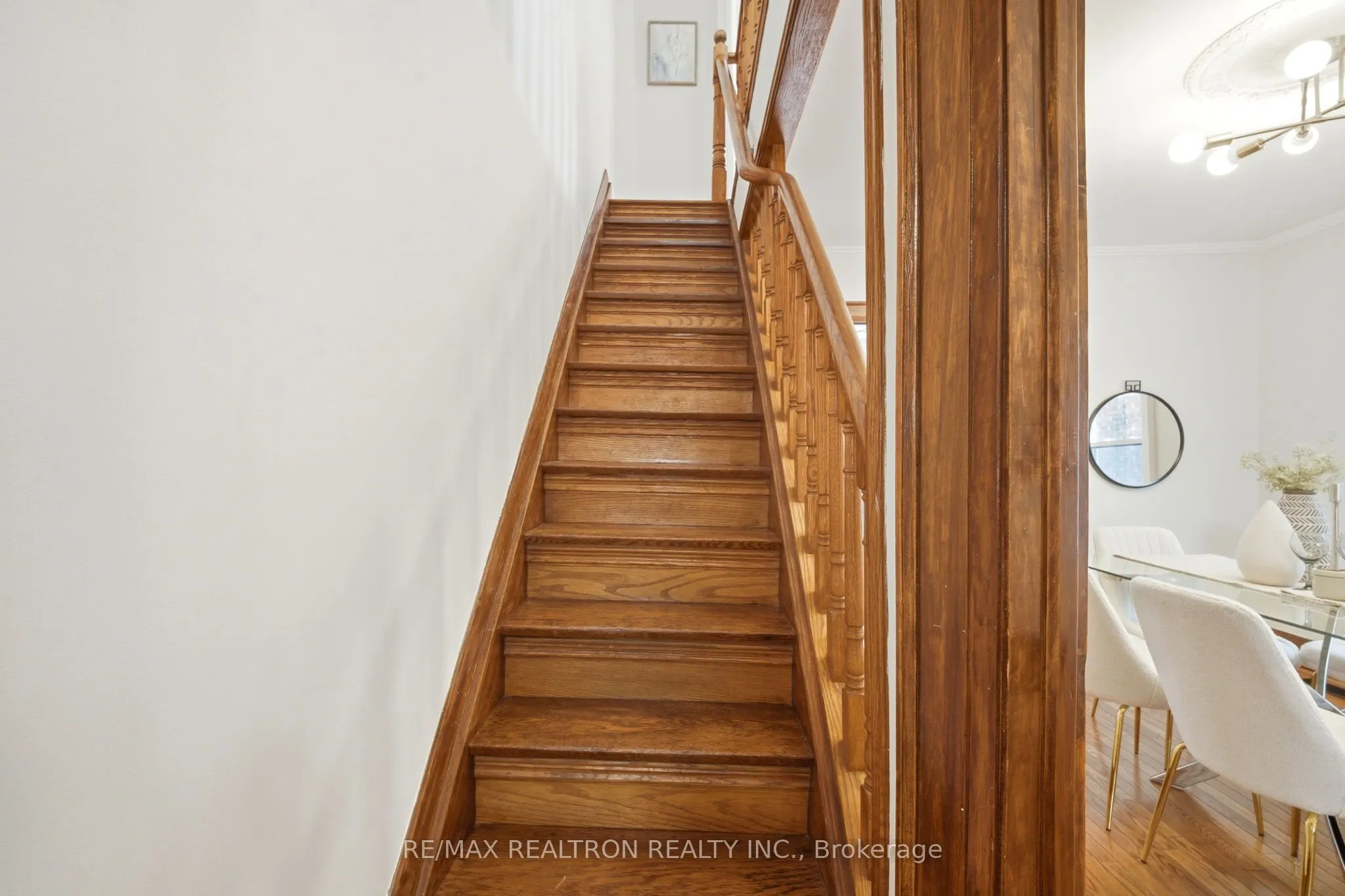 1056 Woodbine Avenue W