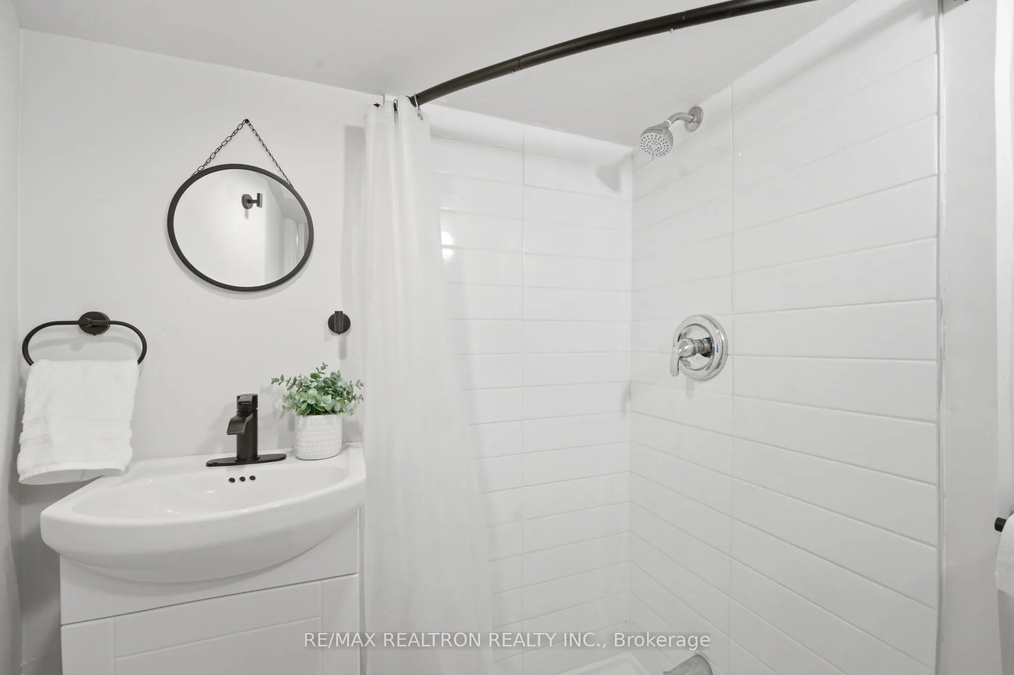 1056 Woodbine Avenue W