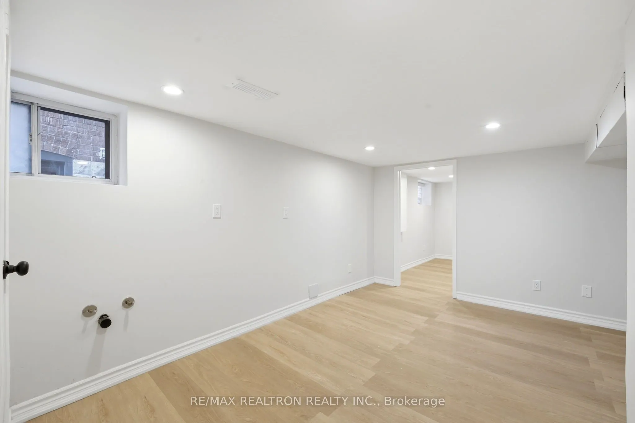 1056 Woodbine Avenue W