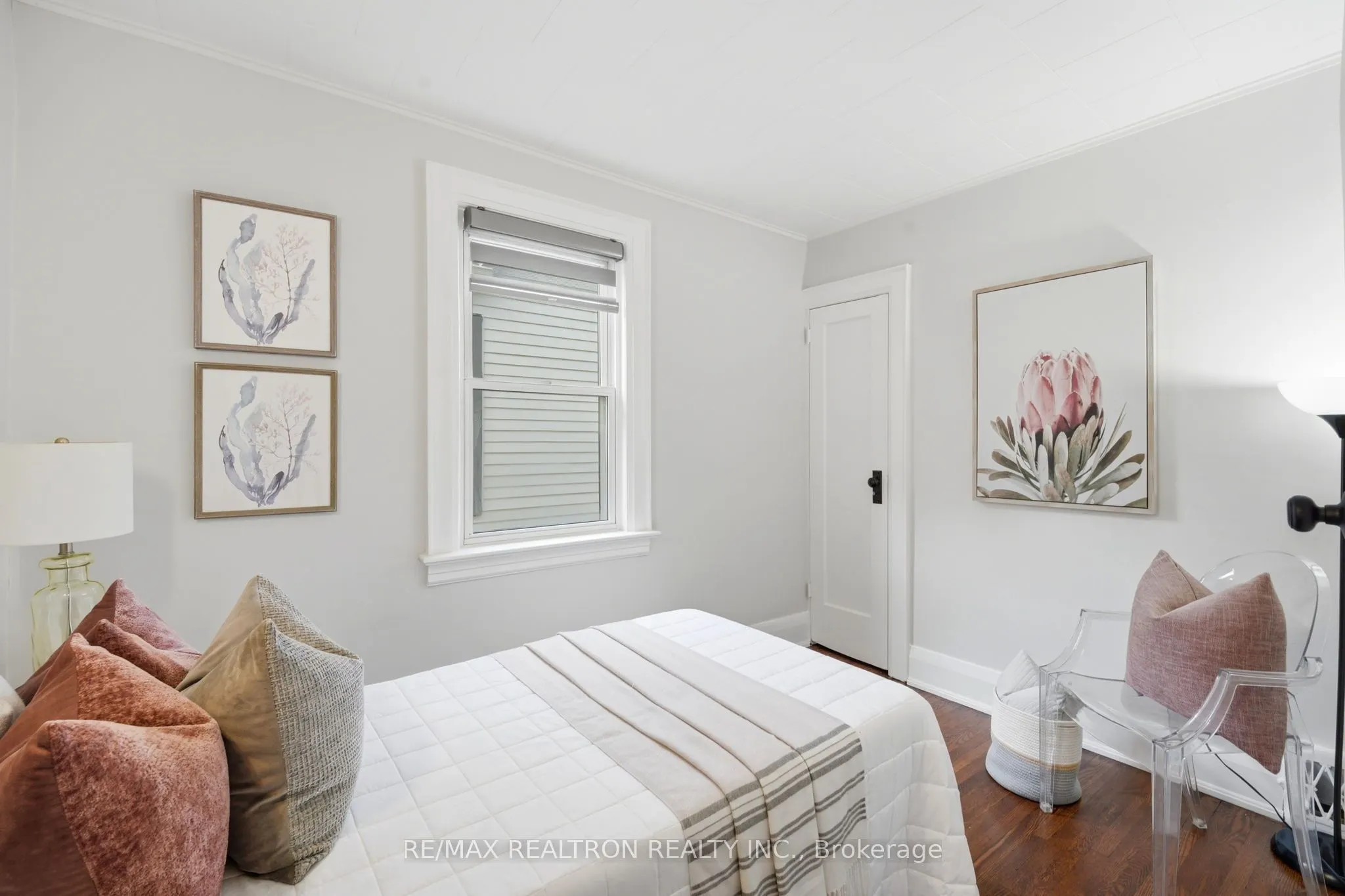 1056 Woodbine Avenue W