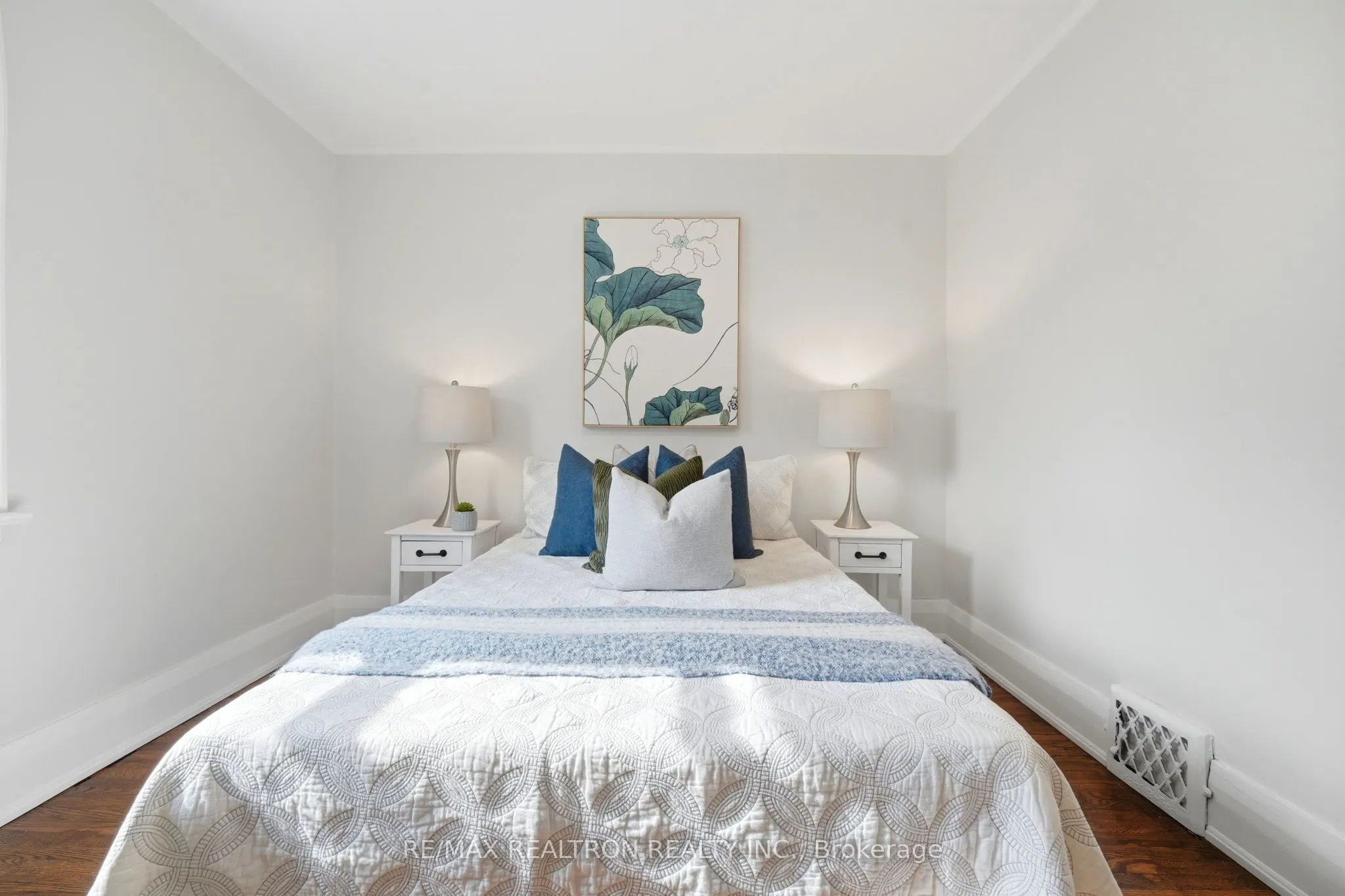1056 Woodbine Avenue W