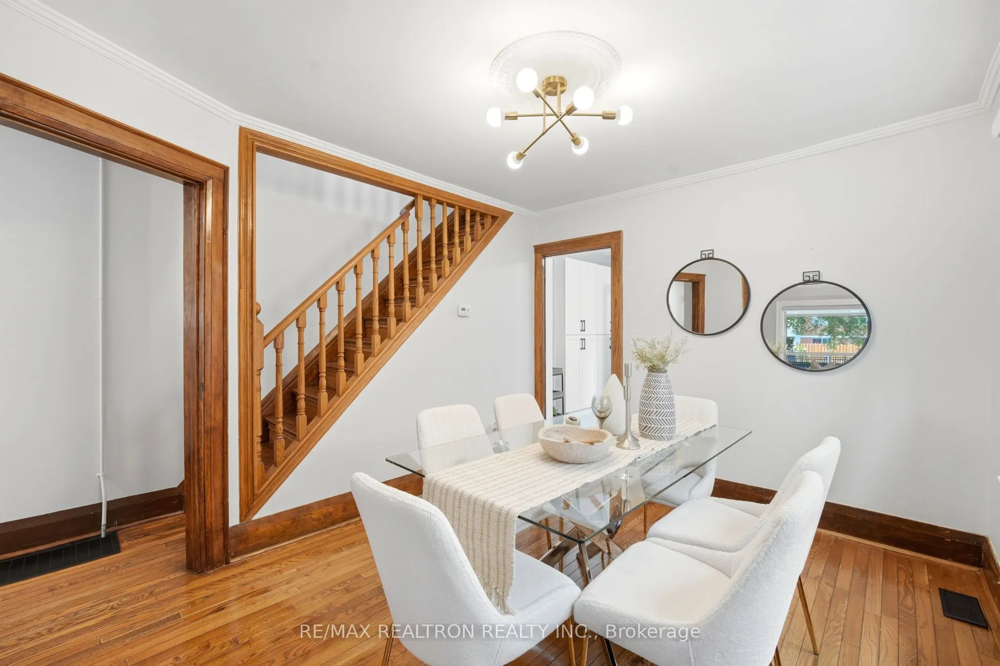 1056 Woodbine Avenue W
