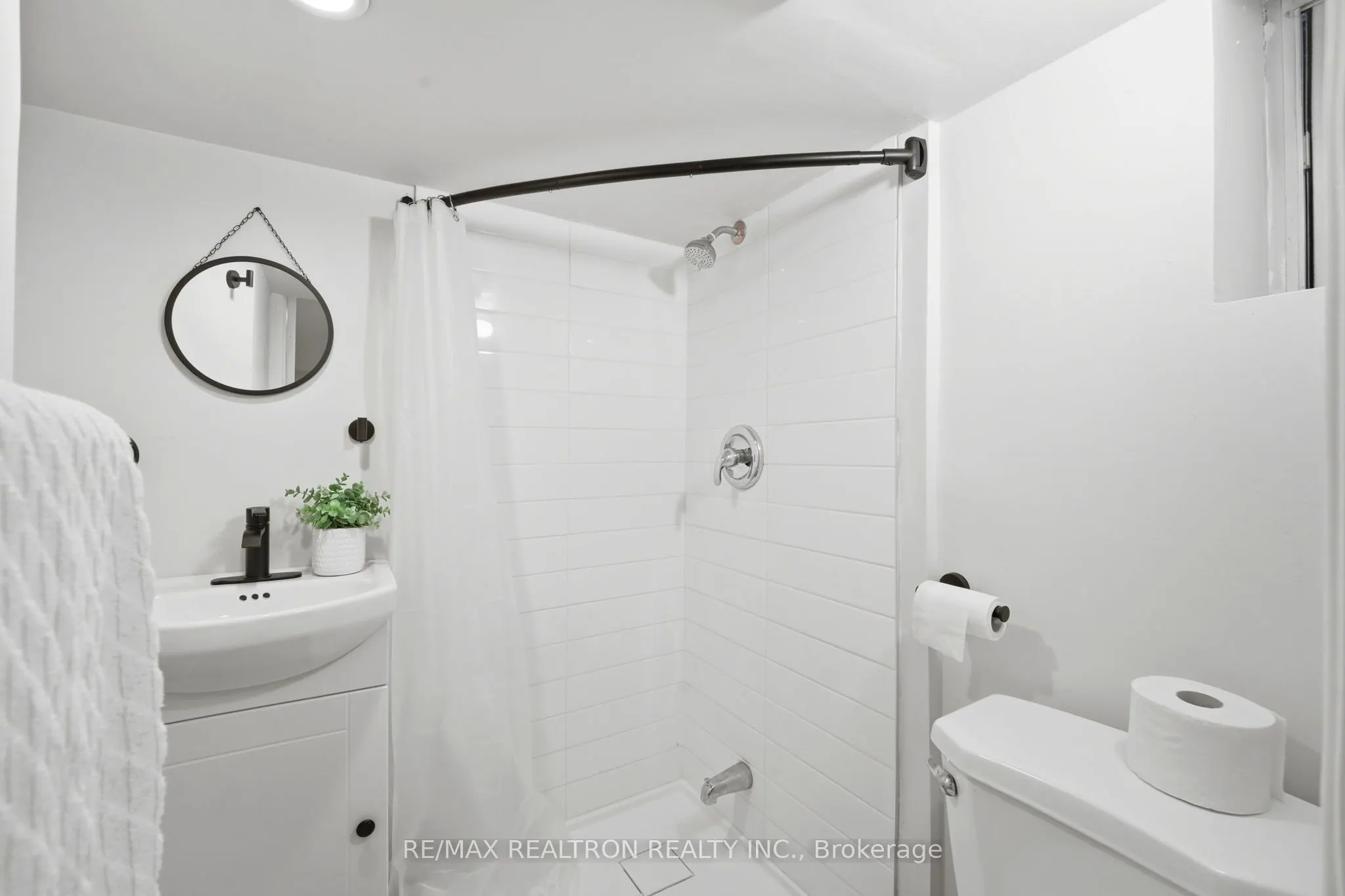 1056 Woodbine Avenue W