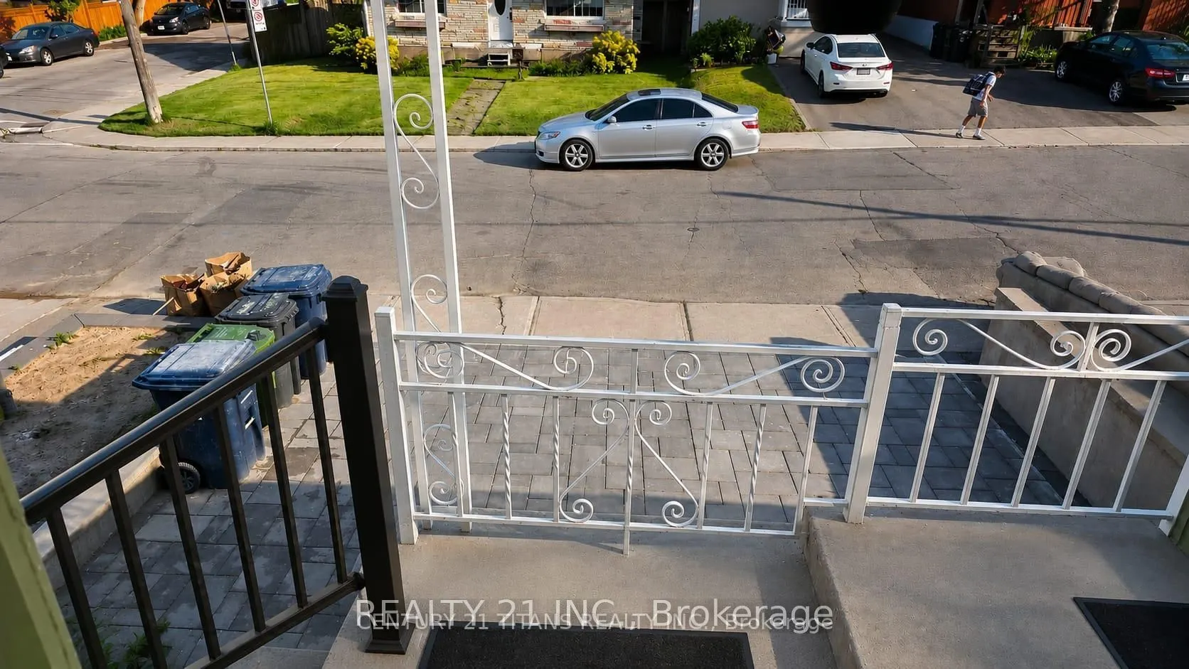8 Mack Avenue