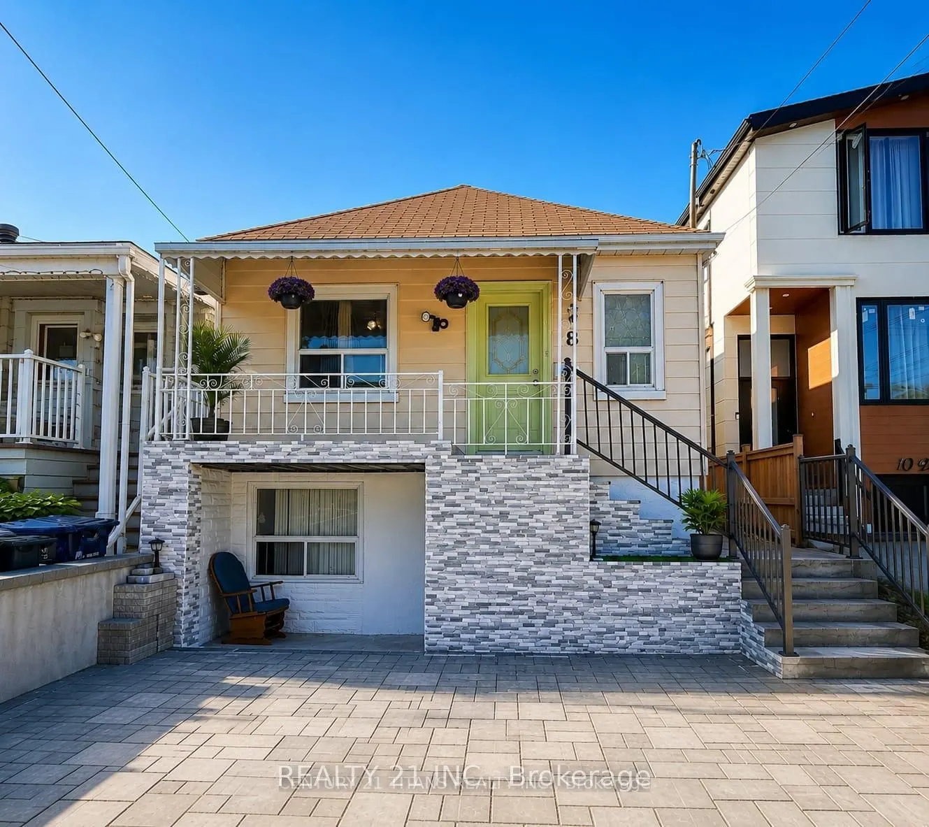 8 Mack Avenue