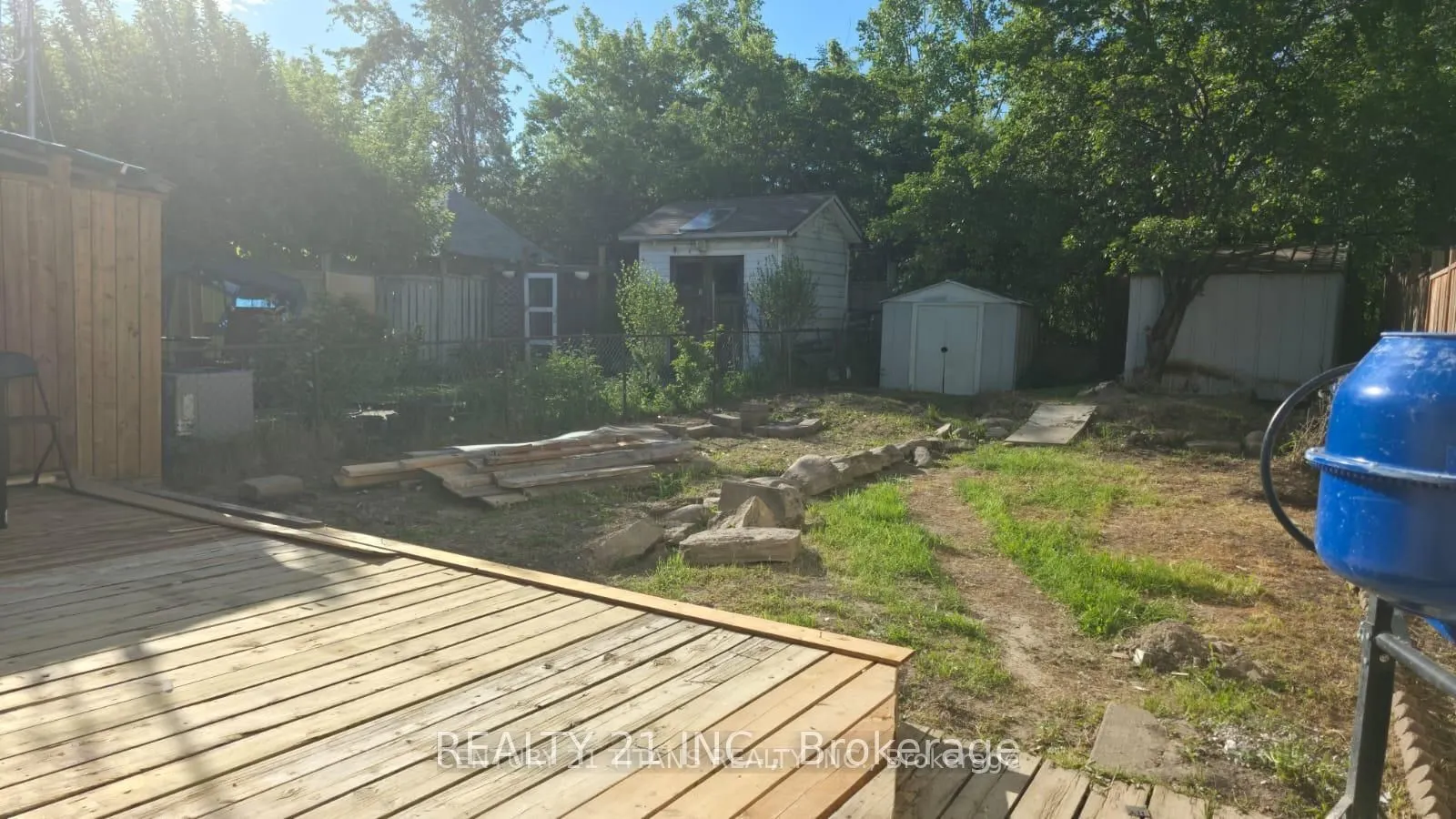 8 Mack Avenue