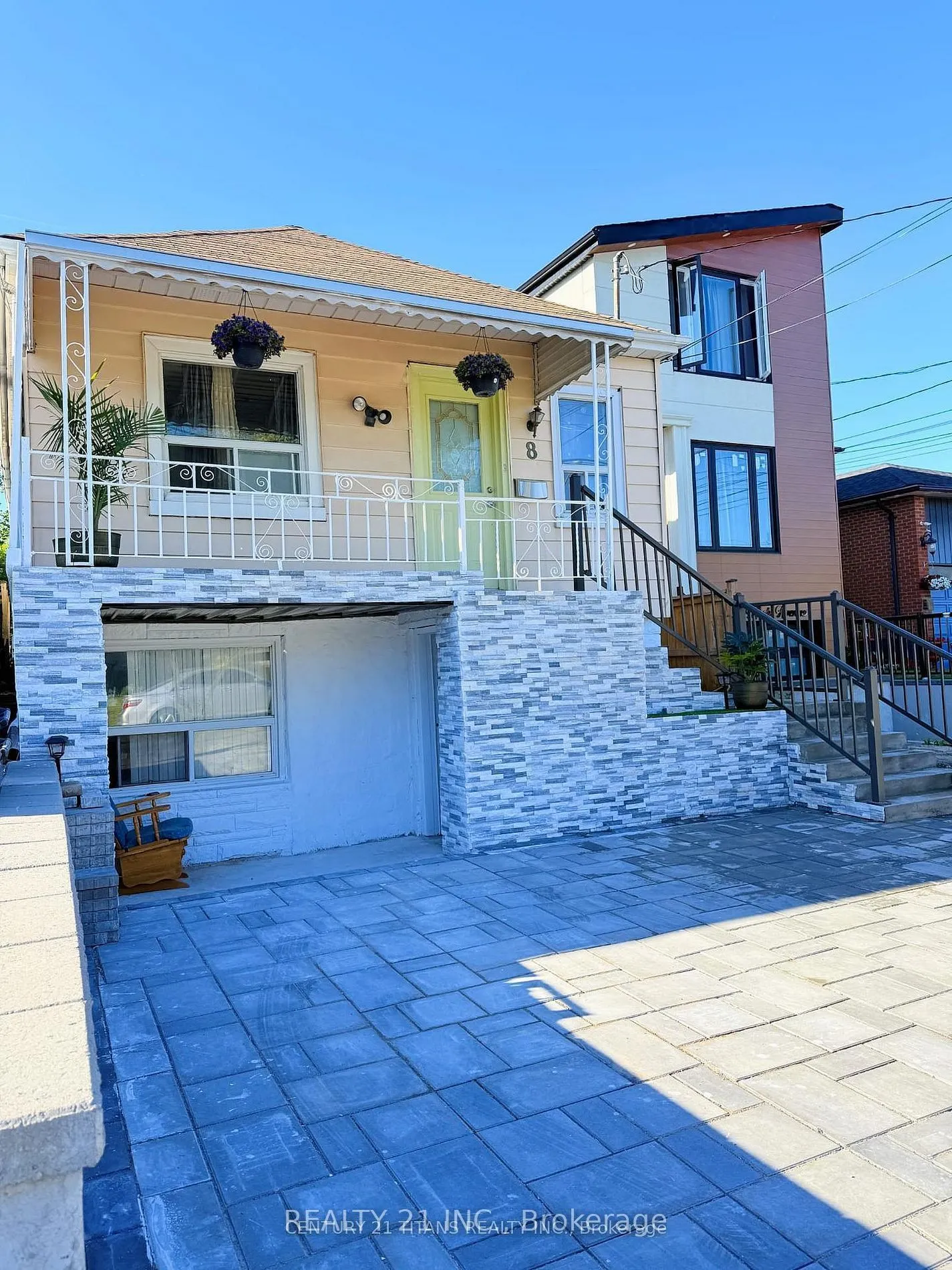 8 Mack Avenue