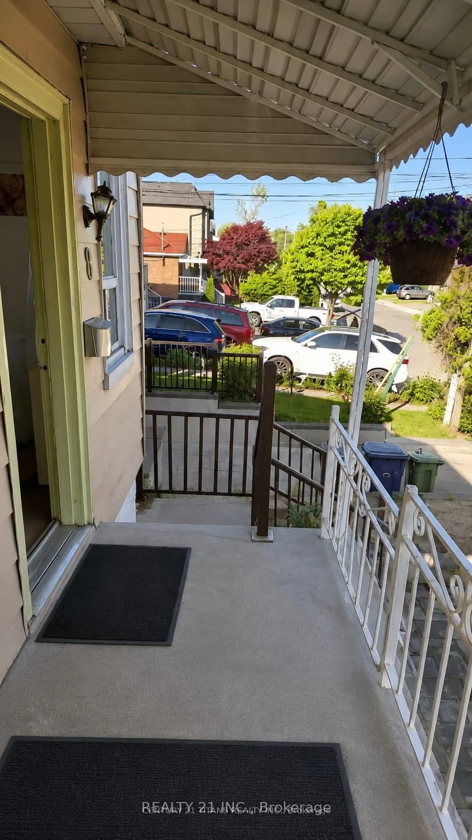8 Mack Avenue