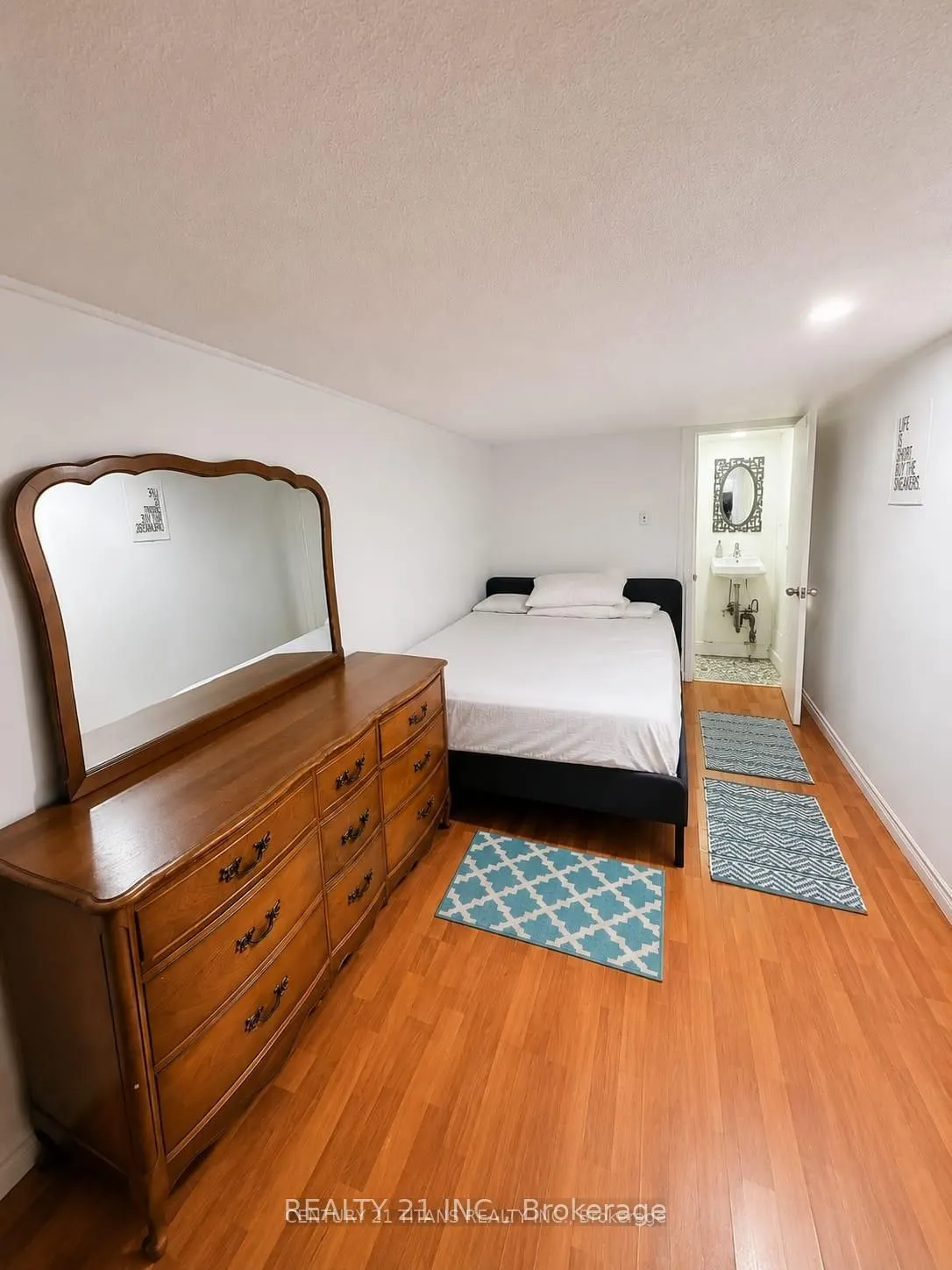8 Mack Avenue