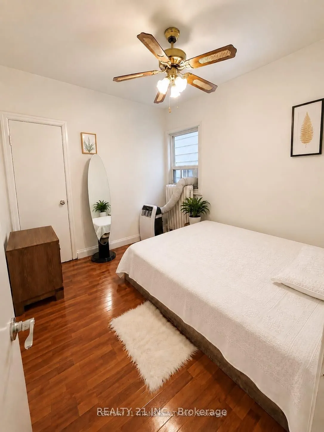 8 Mack Avenue