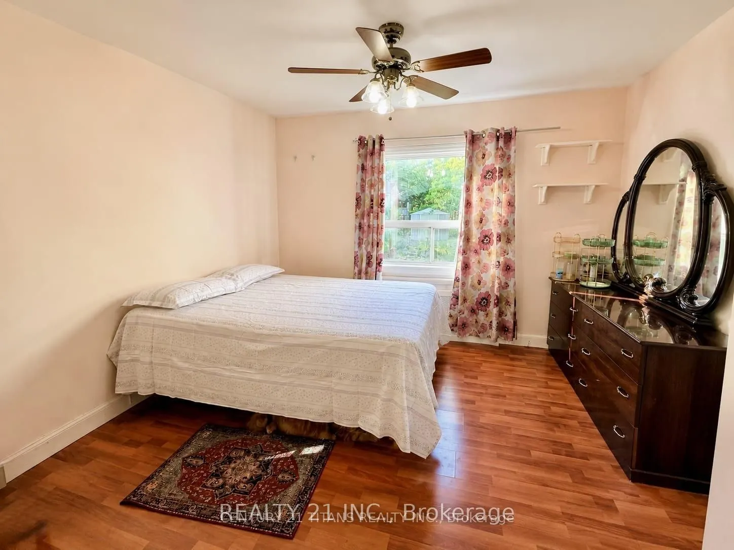 8 Mack Avenue