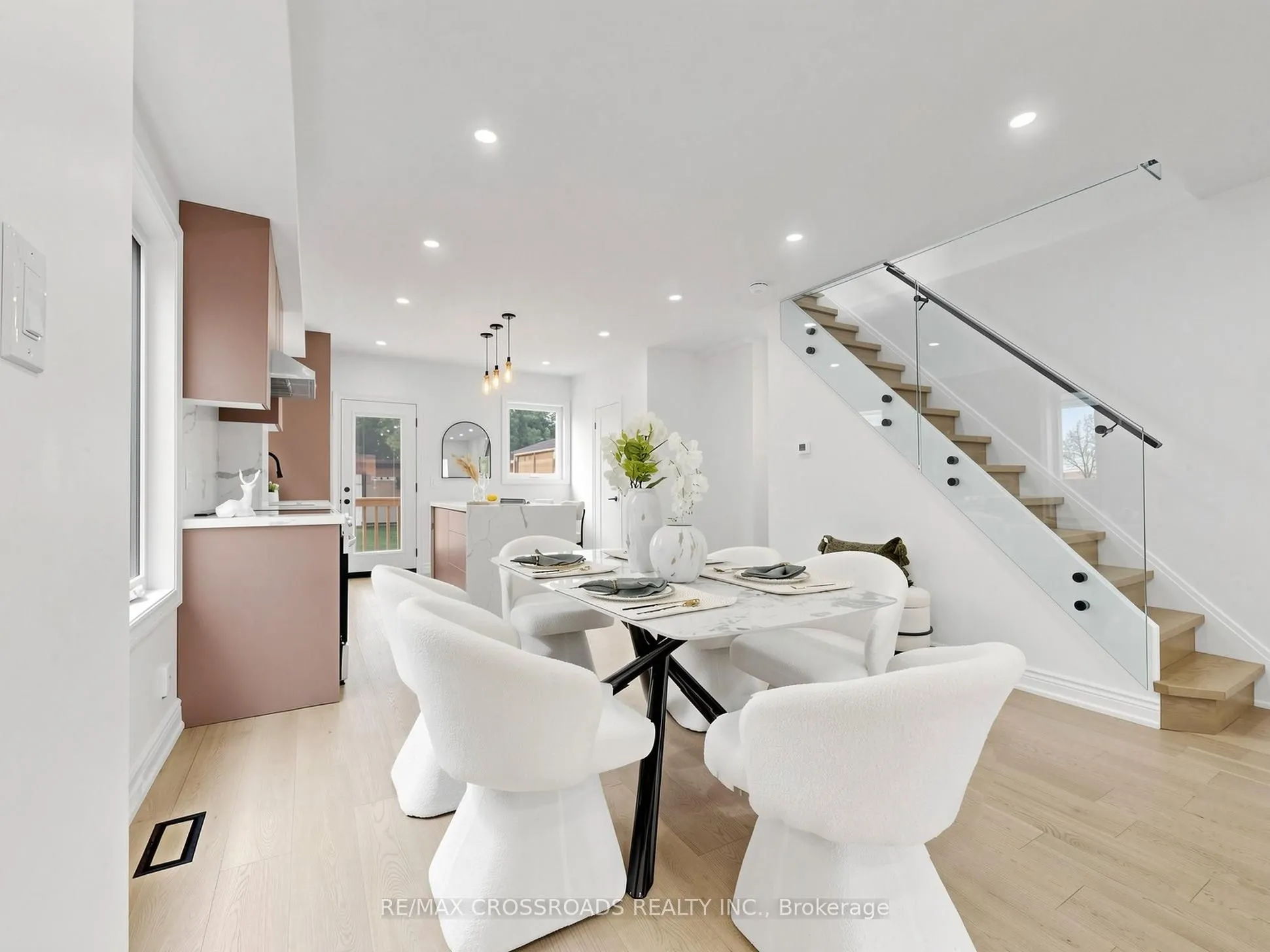 548 Glebeholme Boulevard