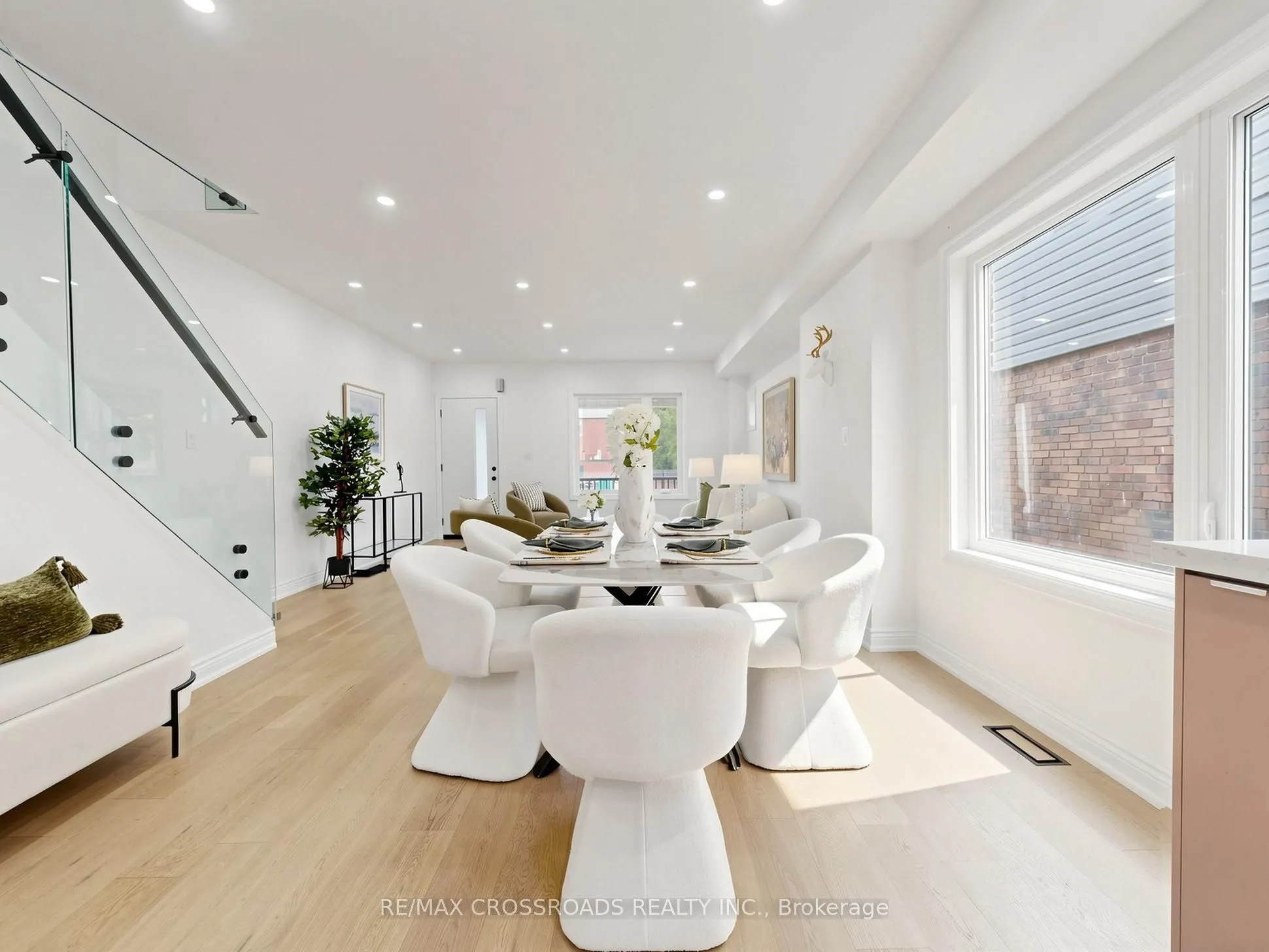 548 Glebeholme Boulevard