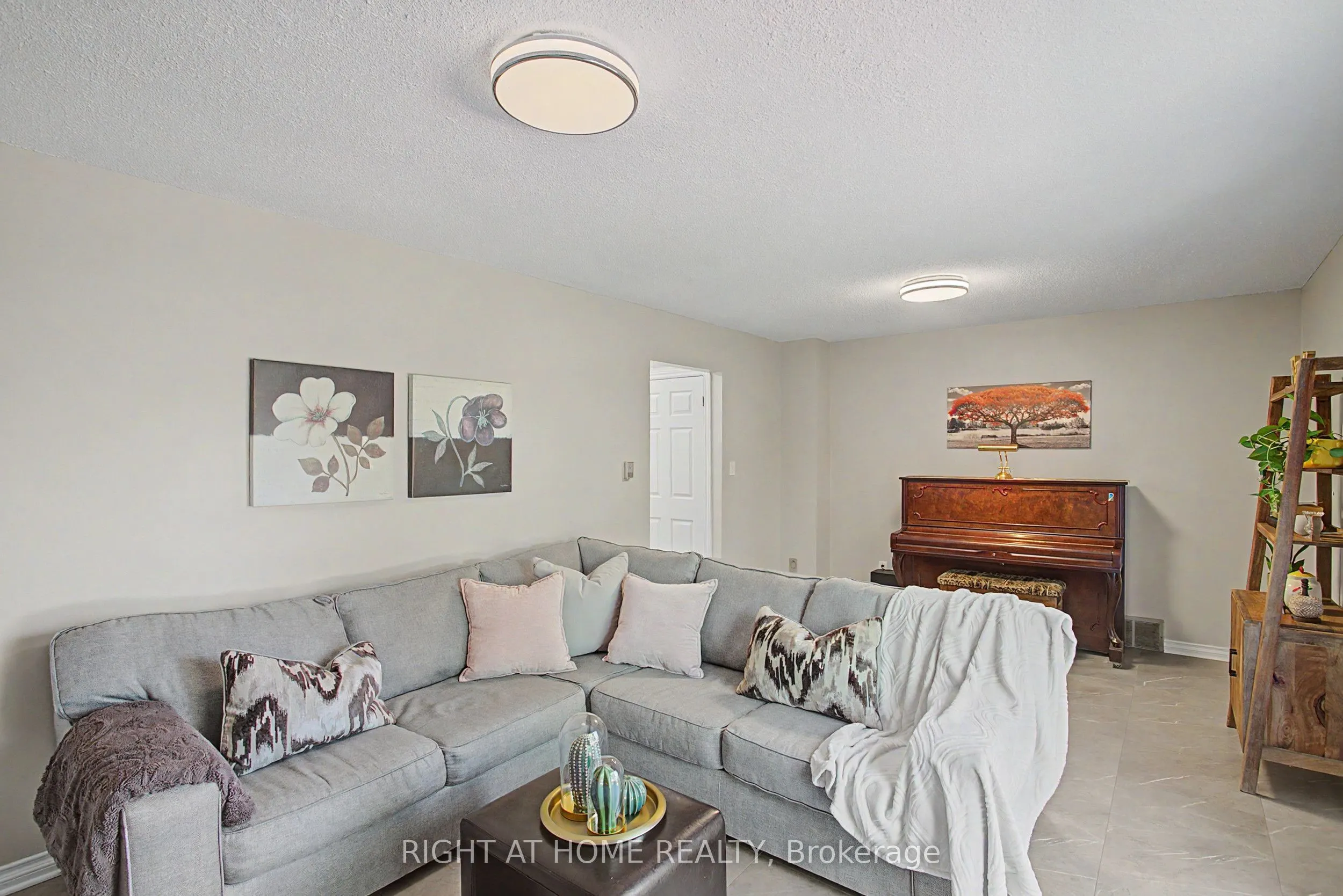 784 Rodney Court