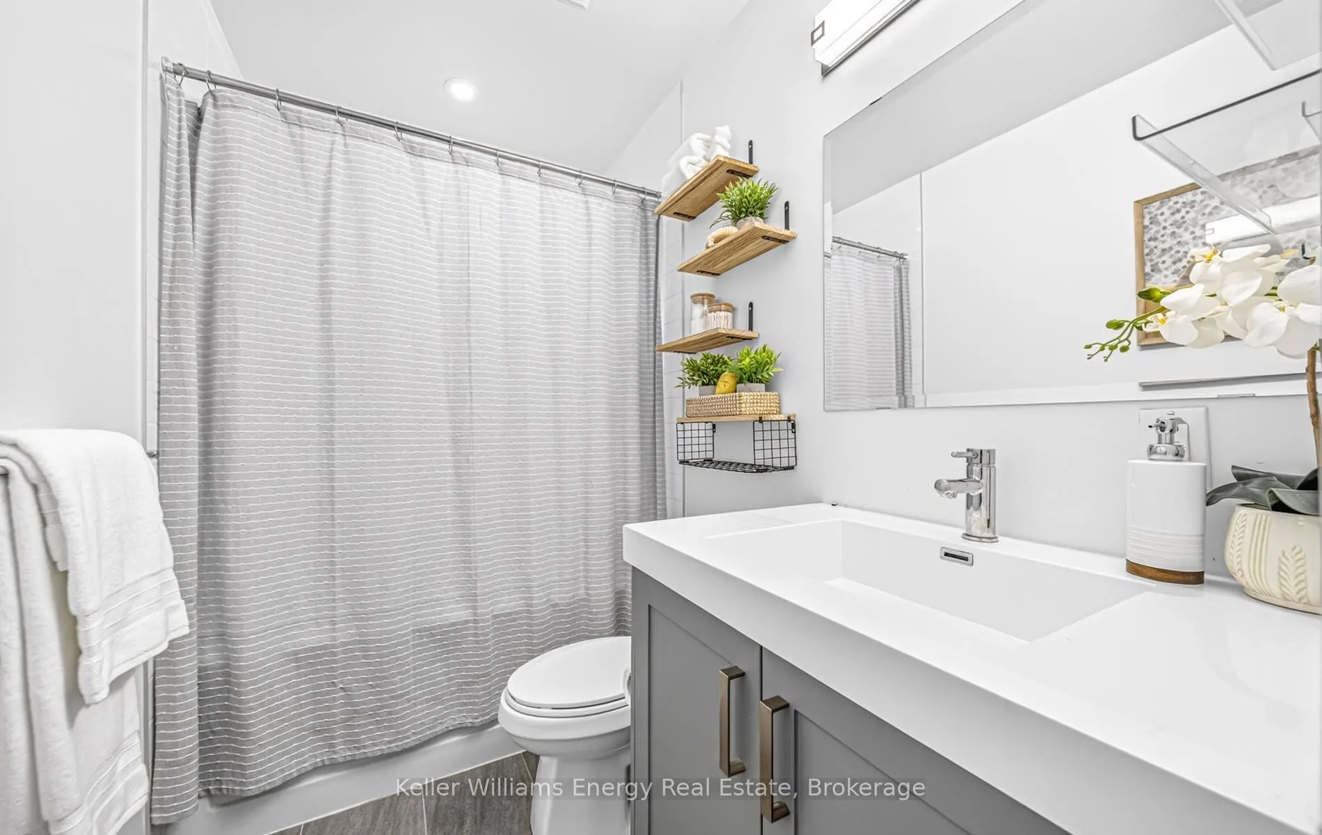 1010 Dundas Street E #301