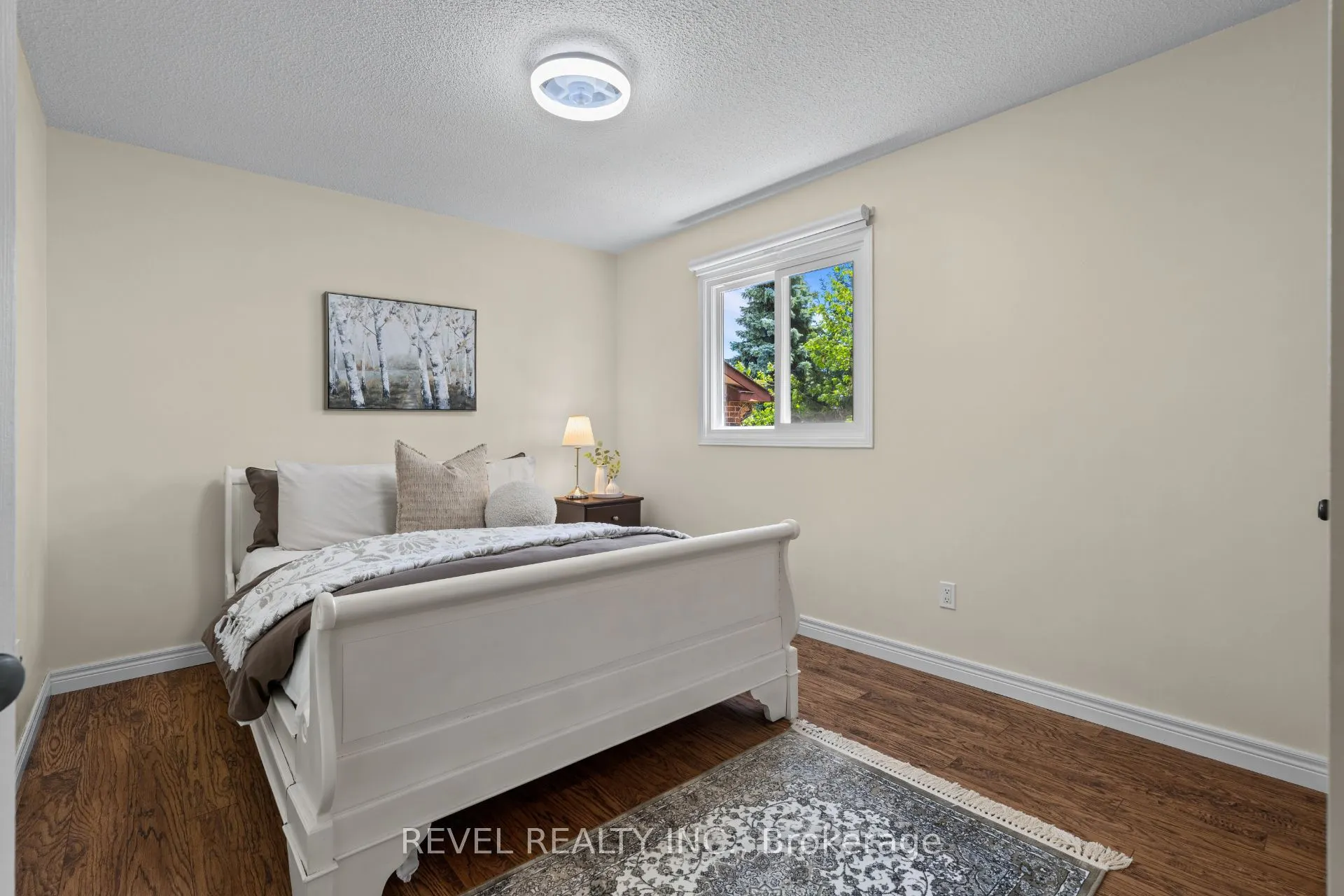 1610 Heathside Crescent