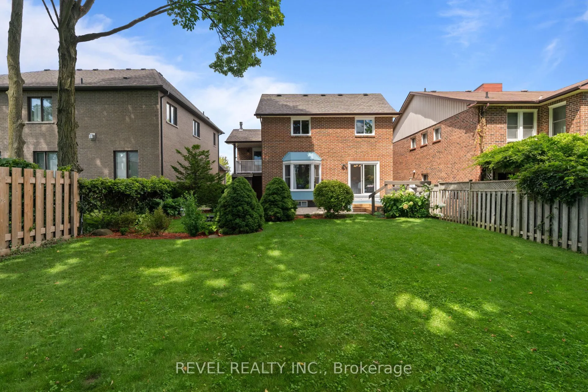 1610 Heathside Crescent