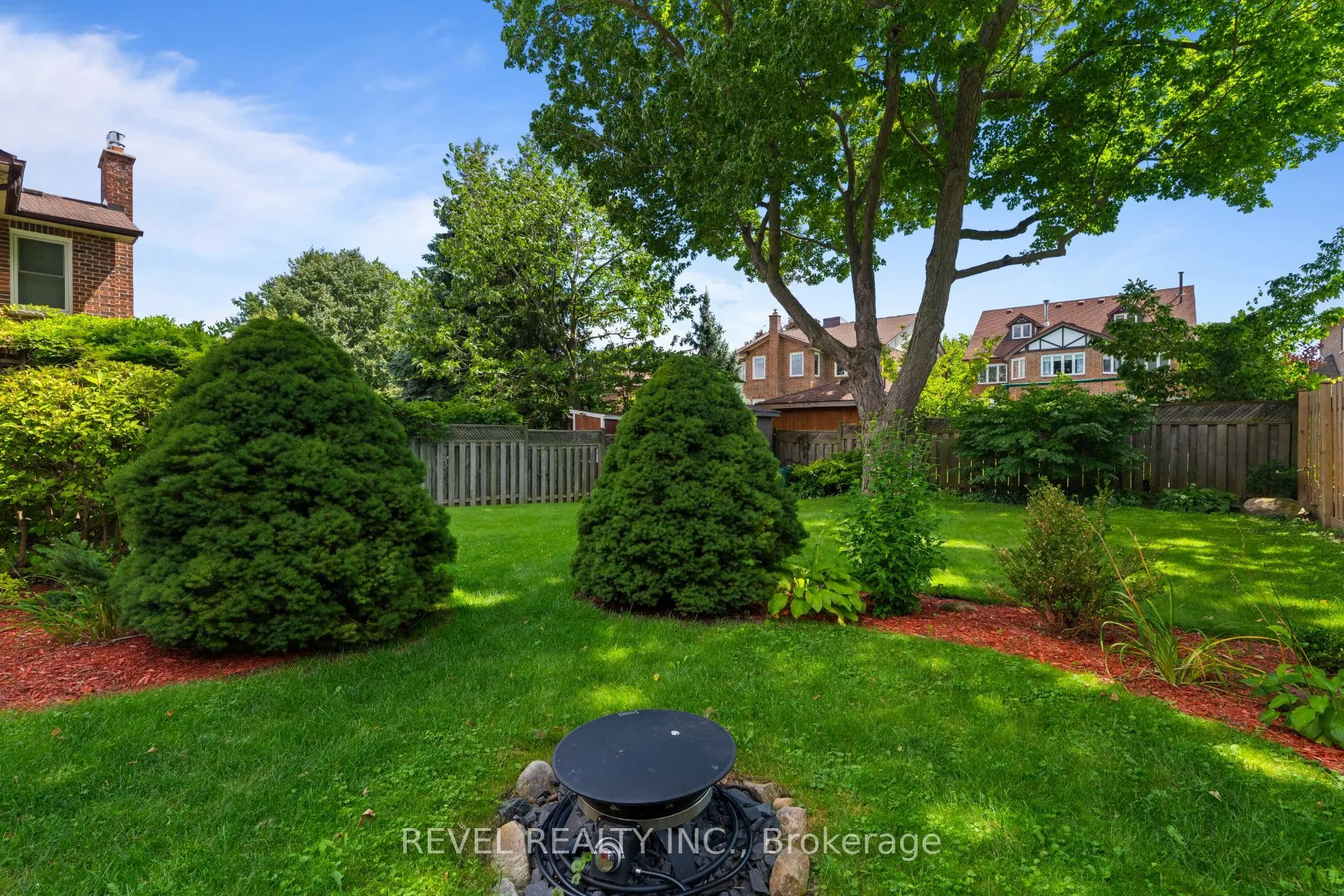 1610 Heathside Crescent