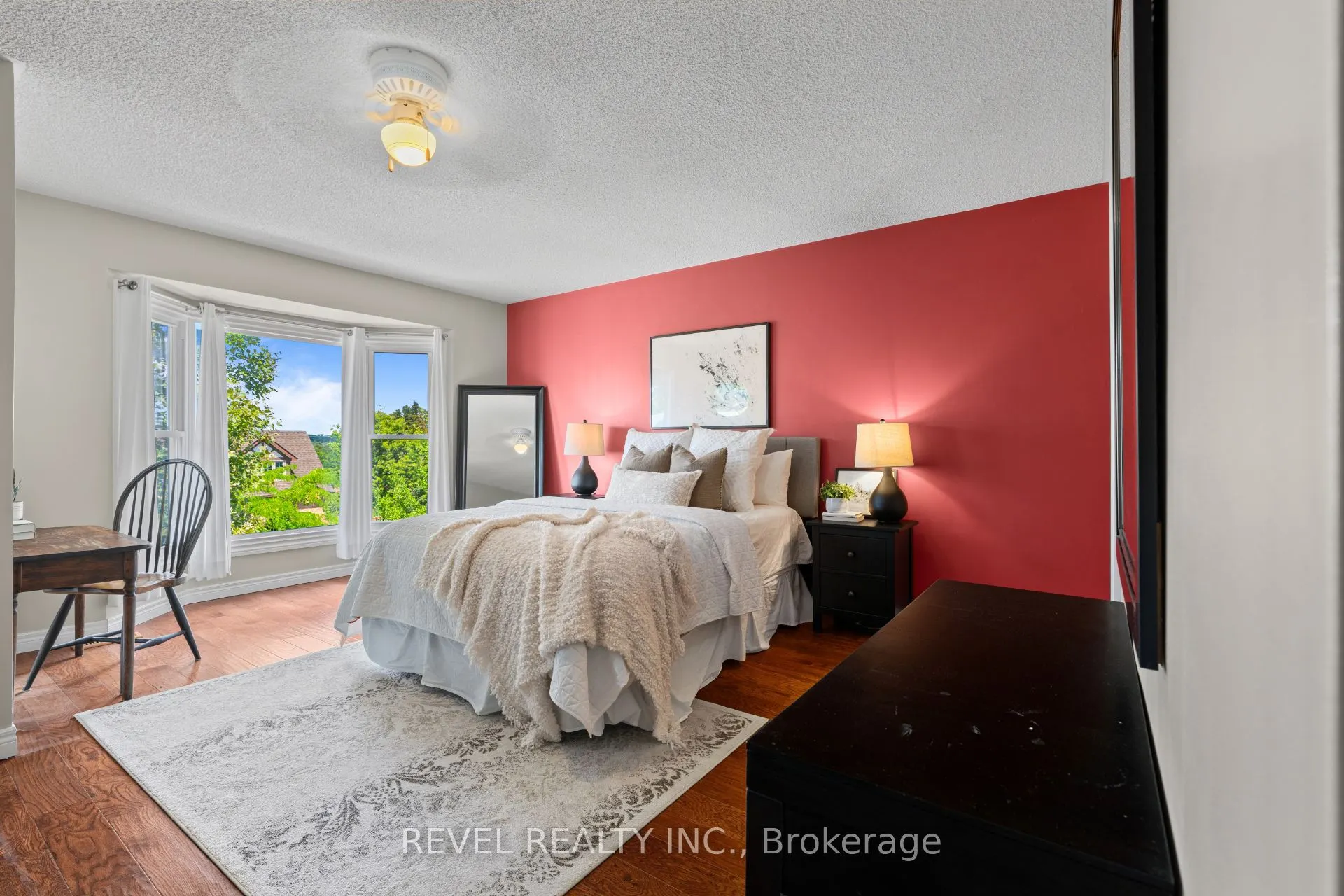 1610 Heathside Crescent