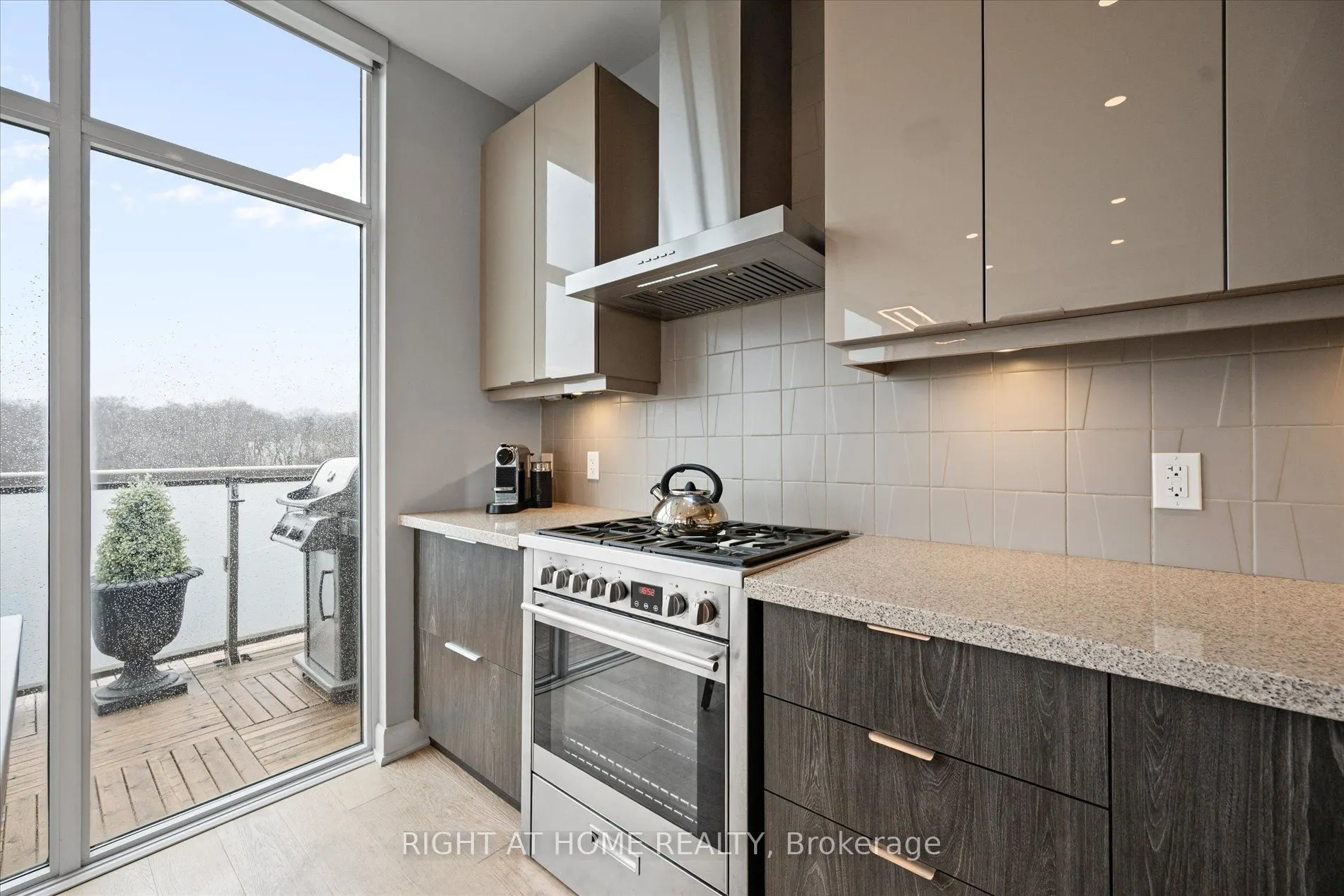 580 Kingston Road #PH1