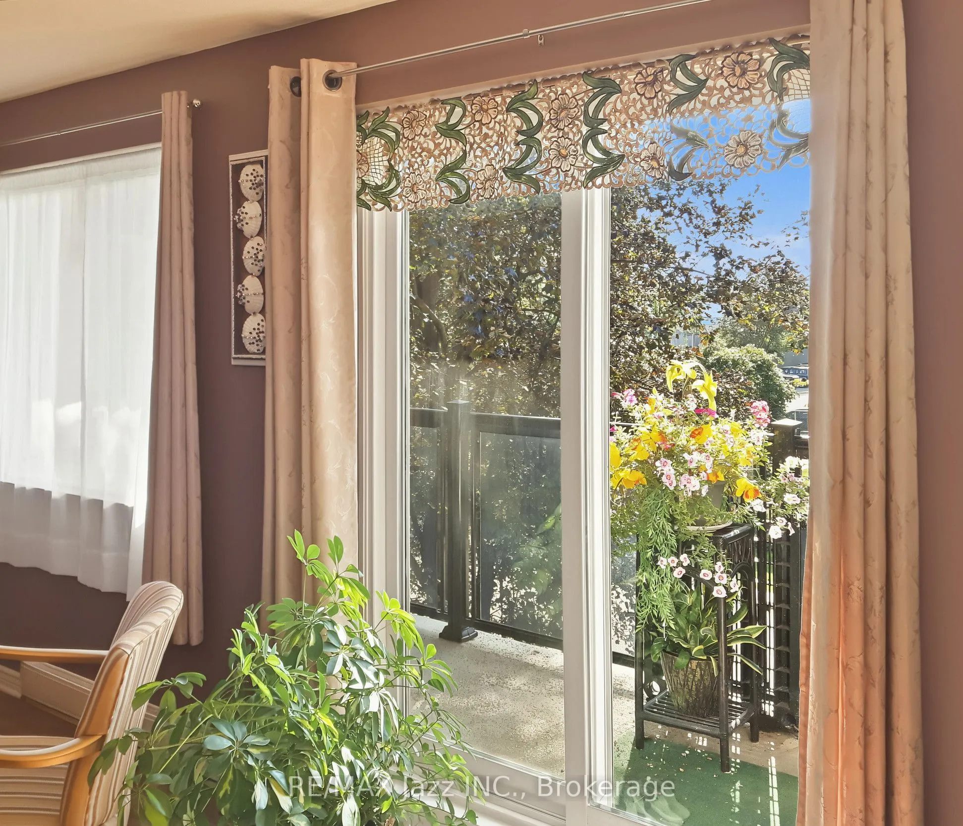 131 Taunton Road E #304
