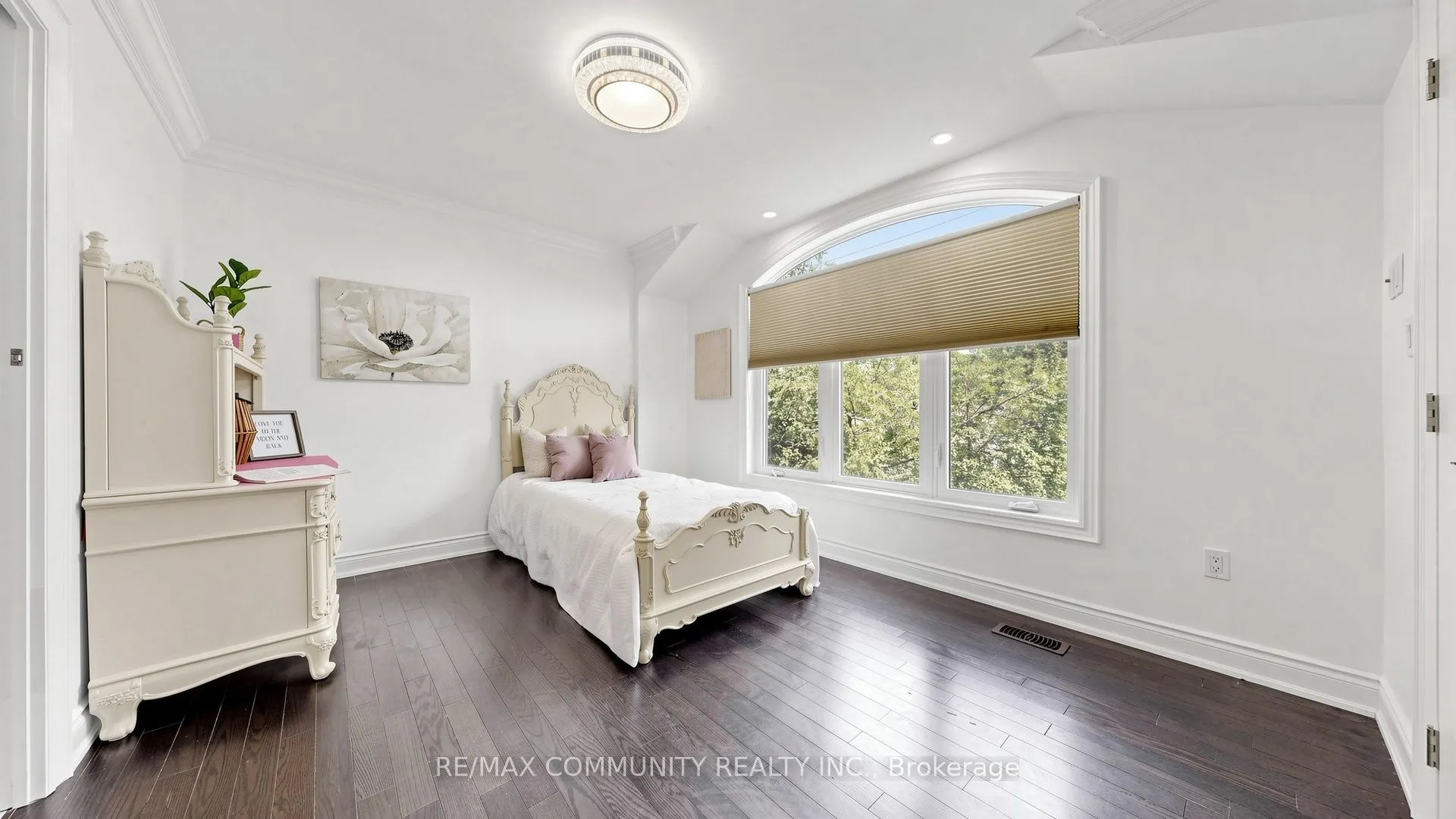 118 Harewood Avenue
