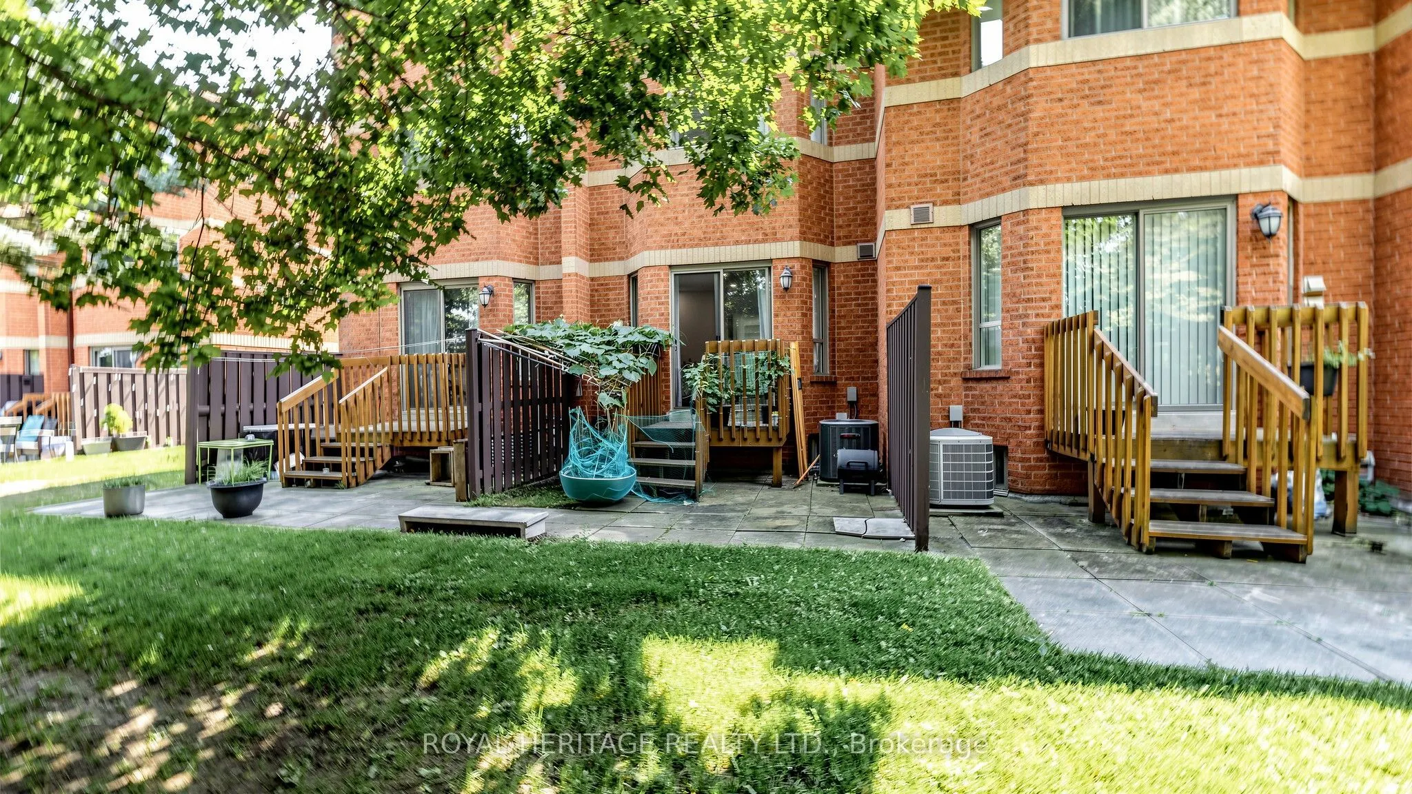 2472 Eglinton Avenue E #Th 19