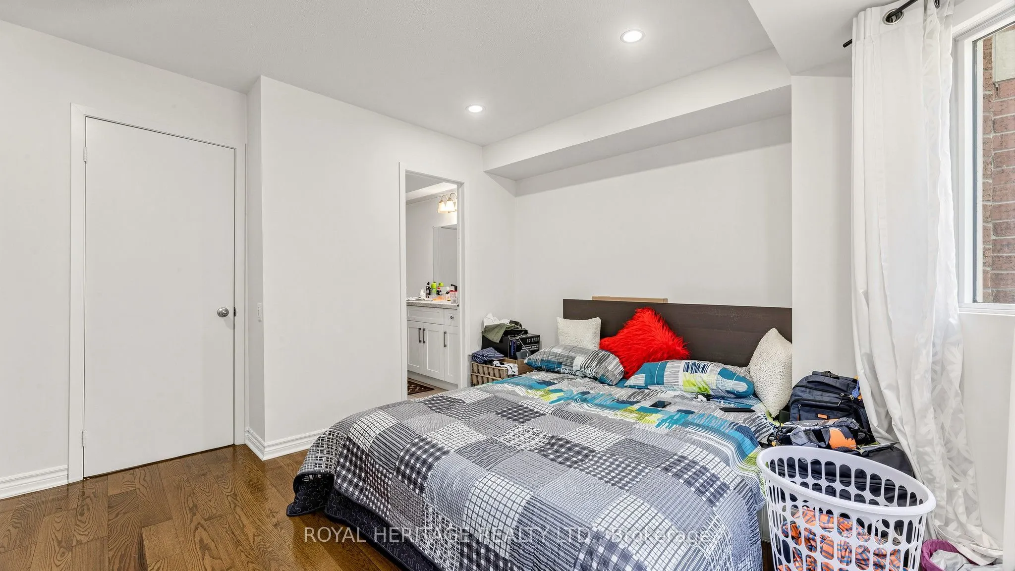 2472 Eglinton Avenue E #Th 19