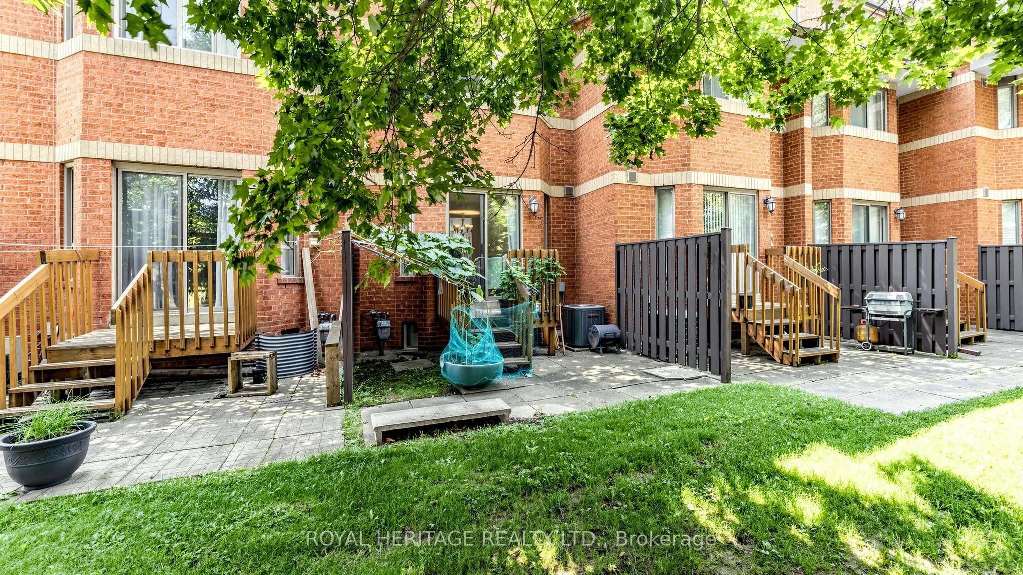 2472 Eglinton Avenue E #Th 19