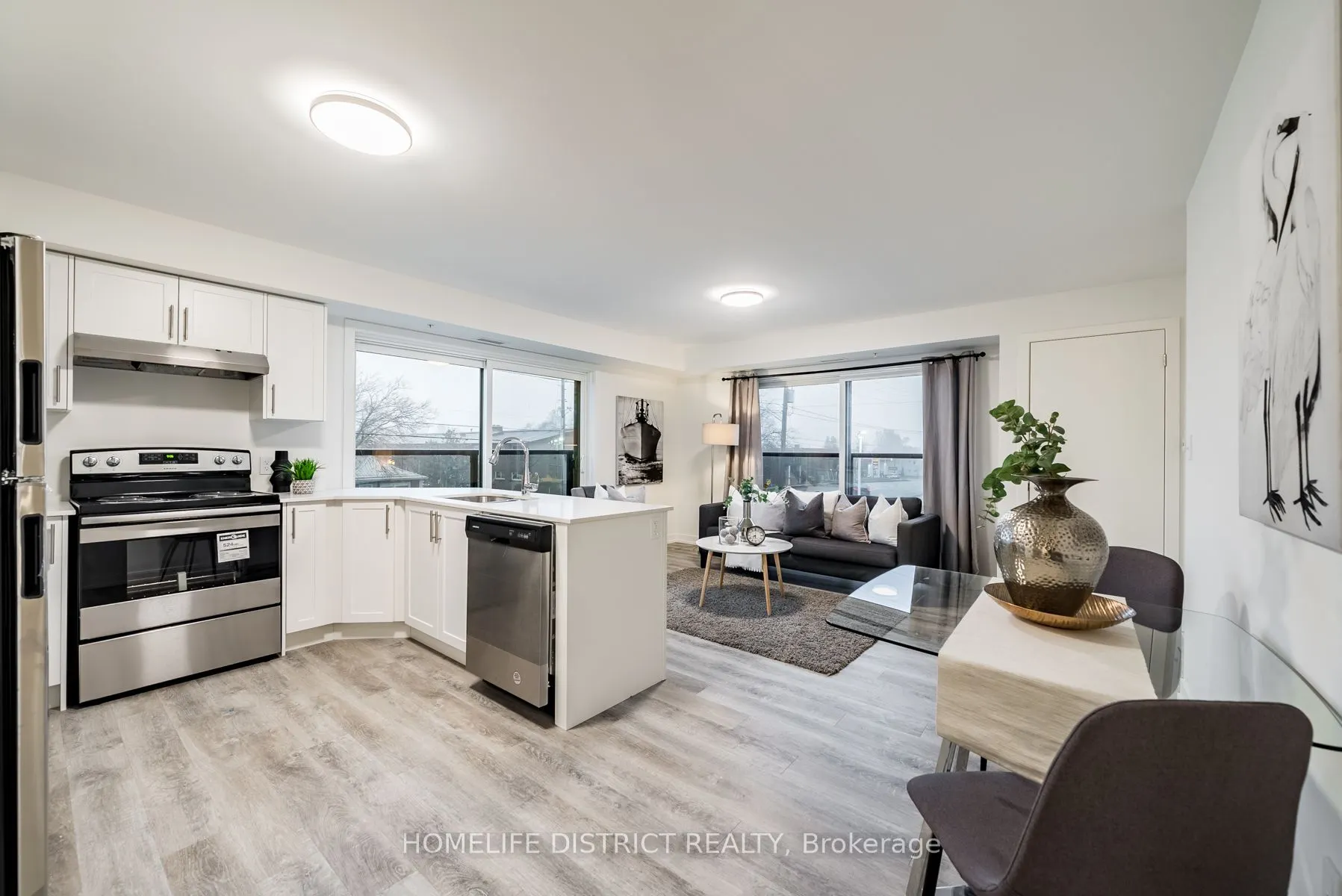 976 Simcoe Street N #605
