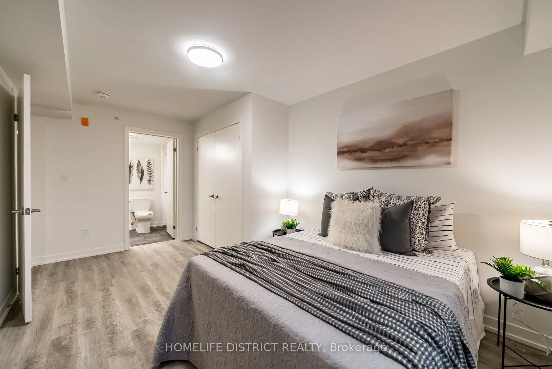 976 Simcoe Street N #605