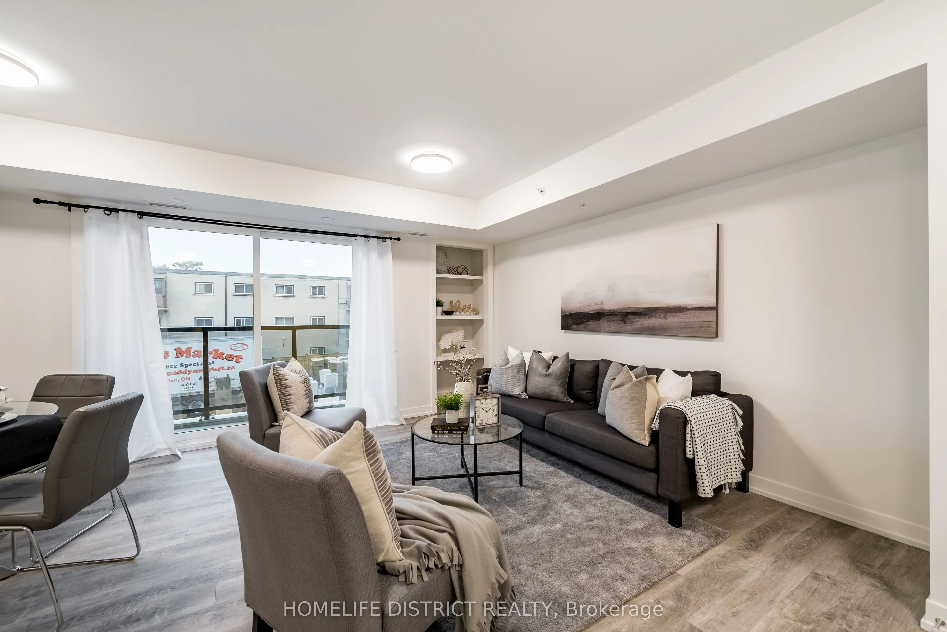 976 Simcoe Street N #605