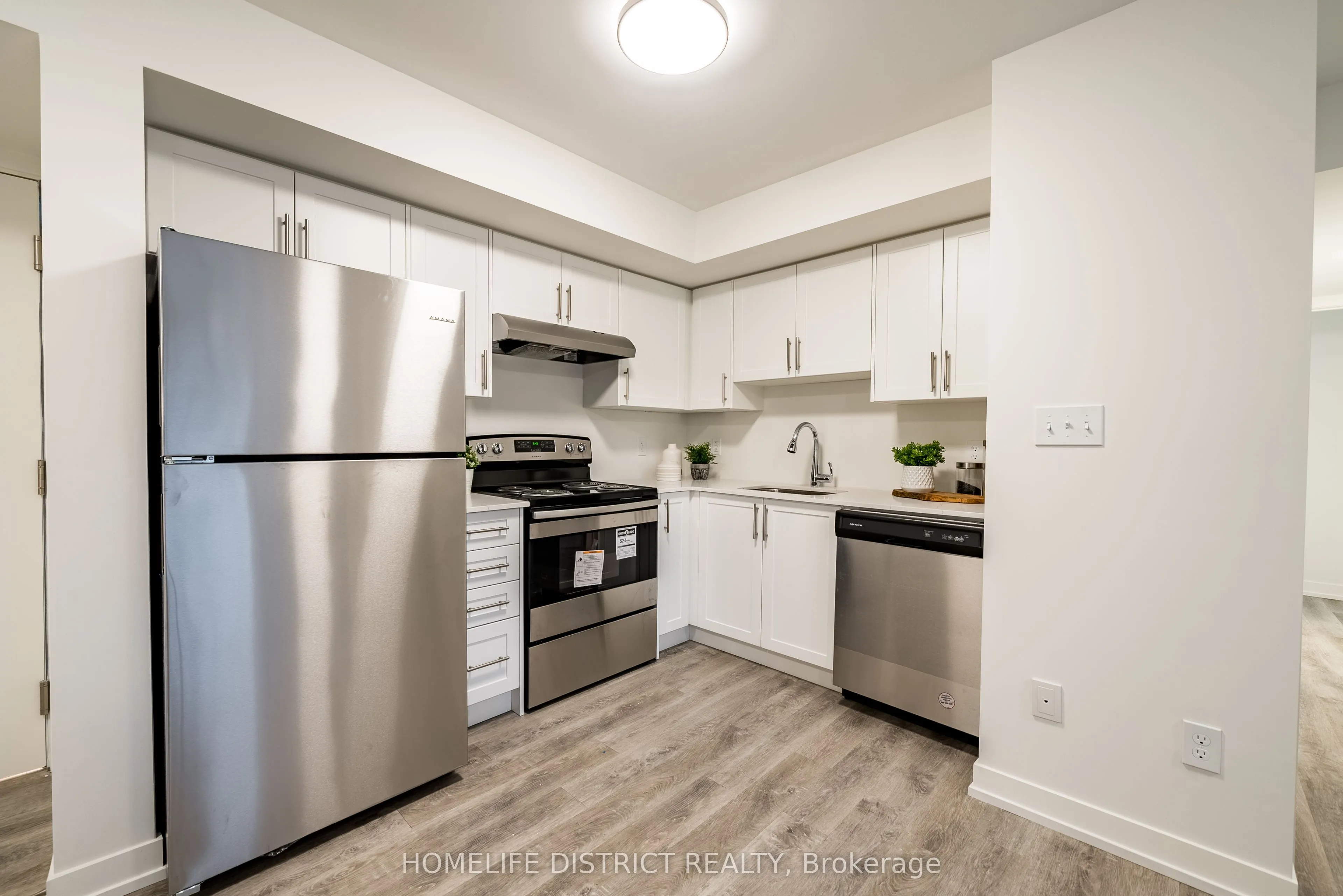 976 Simcoe Street N #605
