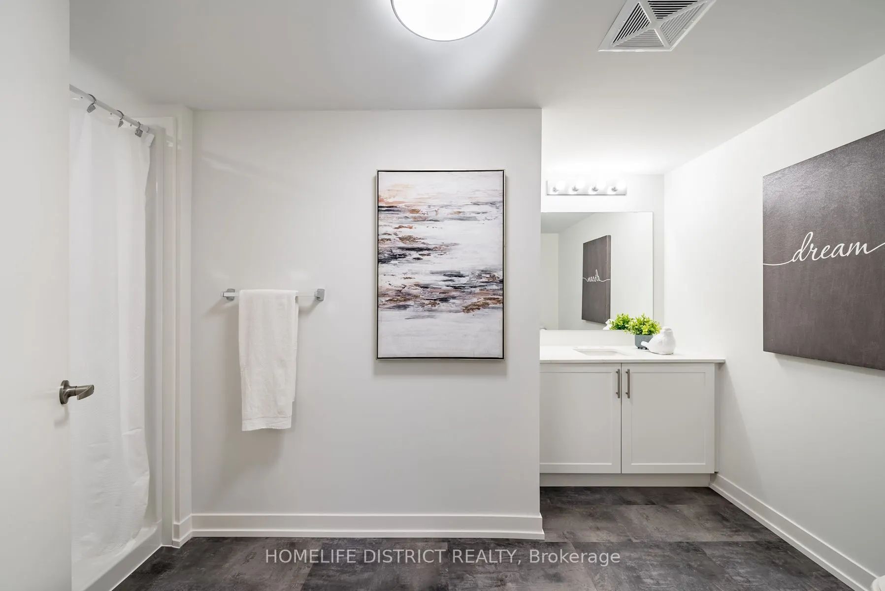 976 Simcoe Street N #605