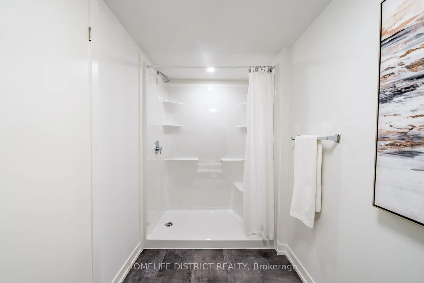 976 Simcoe Street N #605