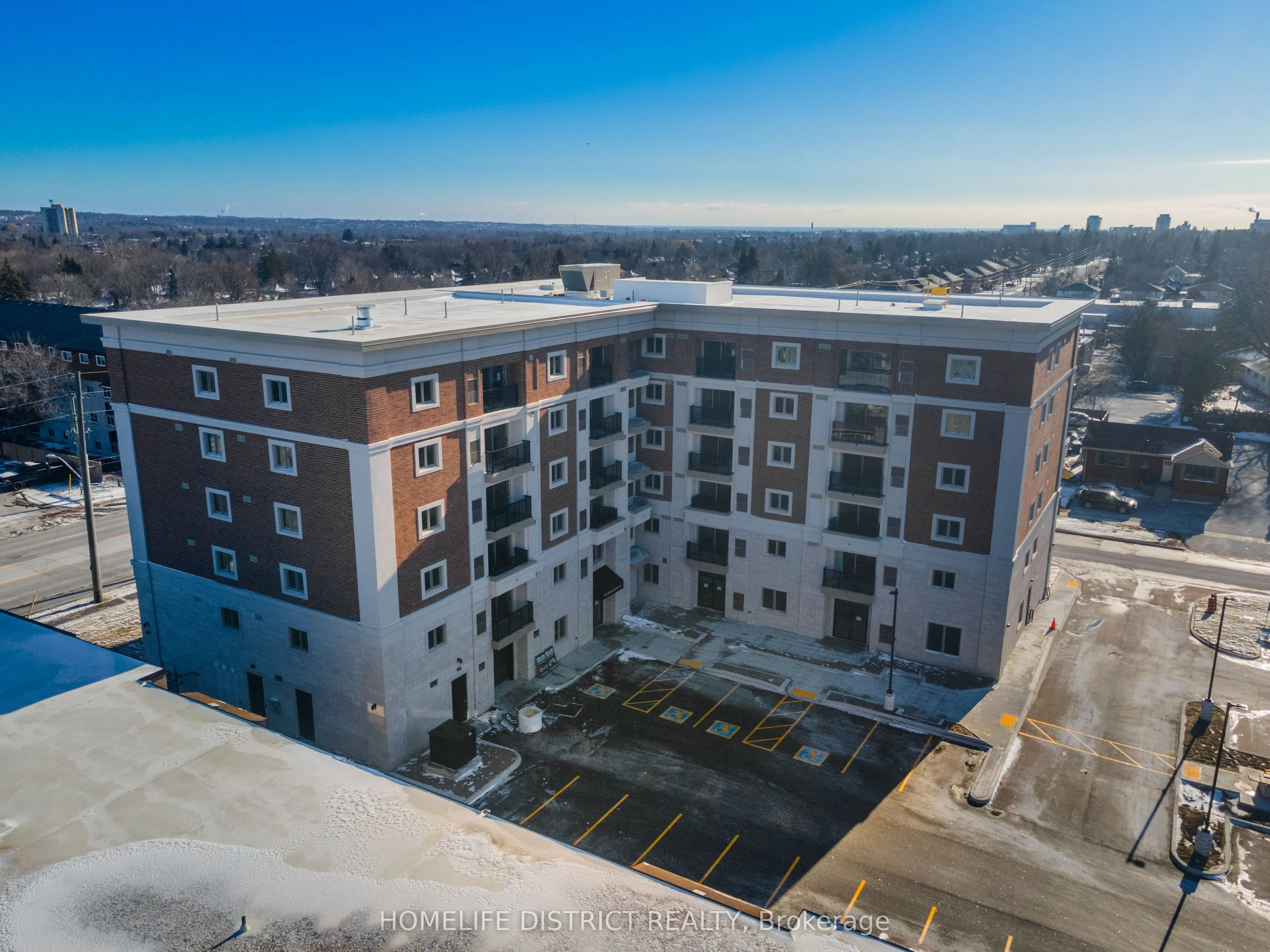 976 Simcoe Street N #604