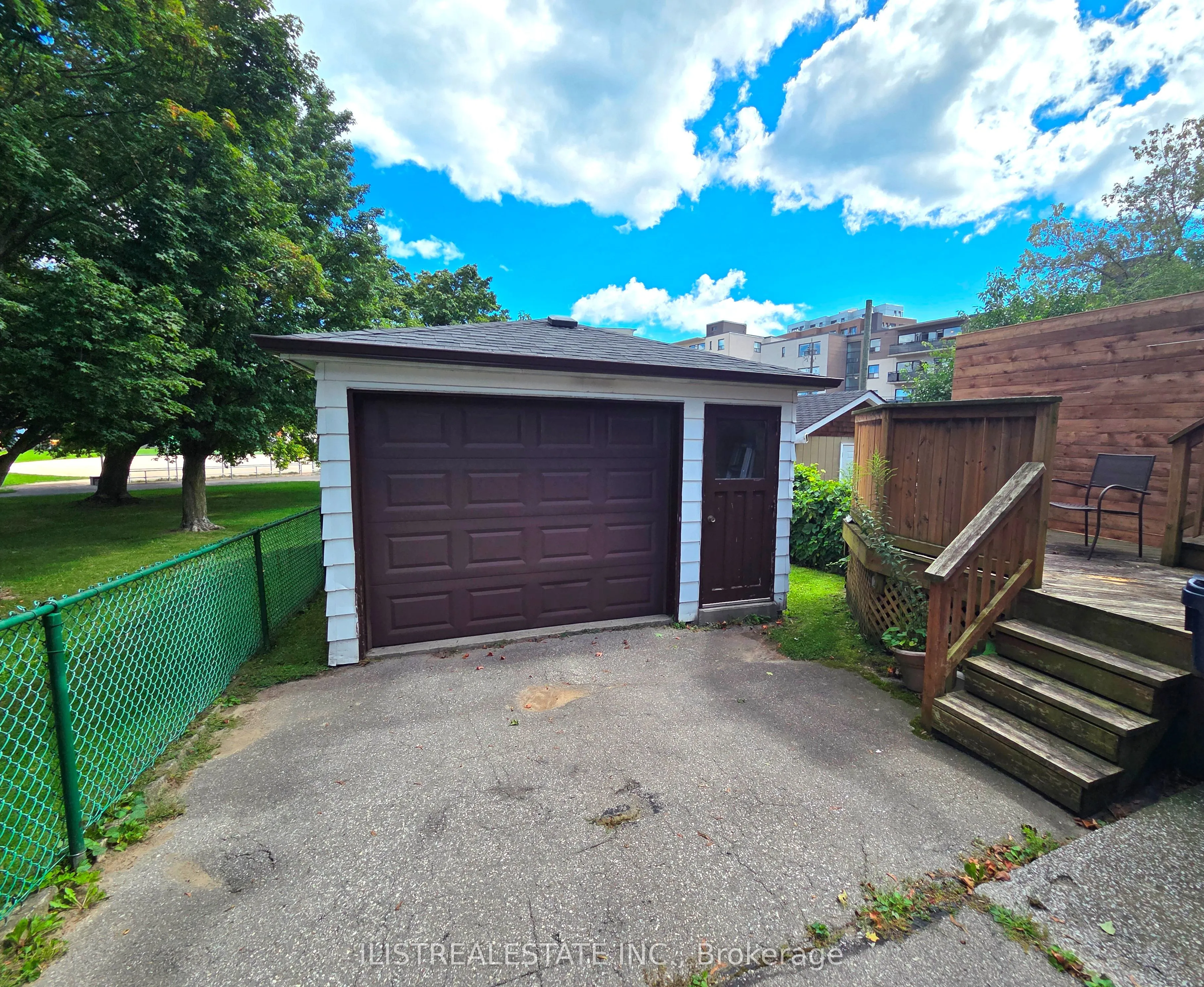 213 Blantyre Avenue