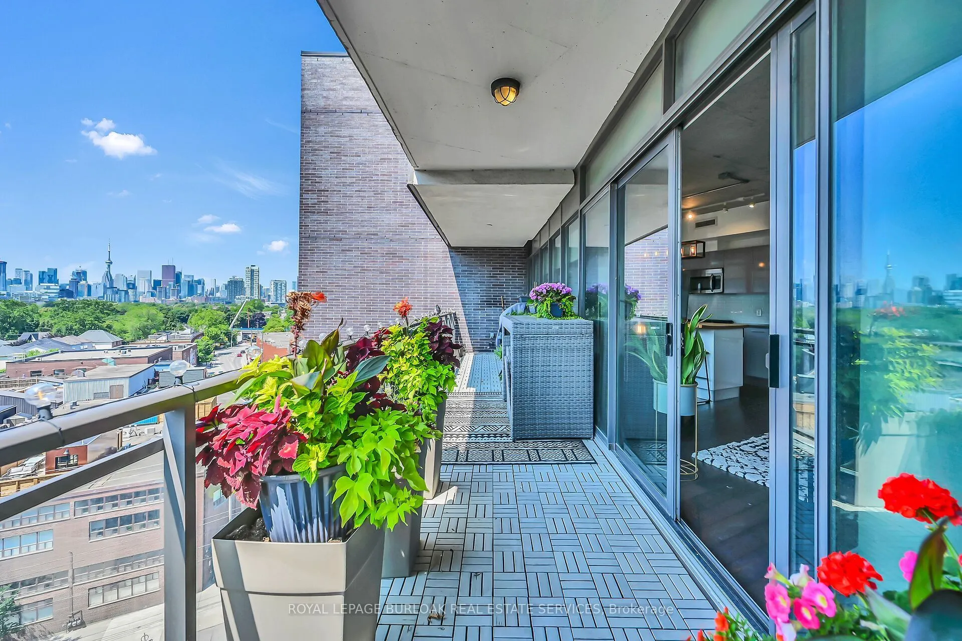 1201 Dundas Street E #902