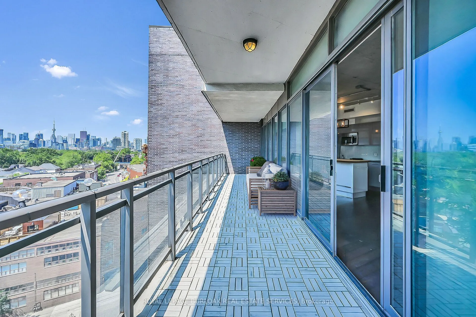 1201 Dundas Street E #902