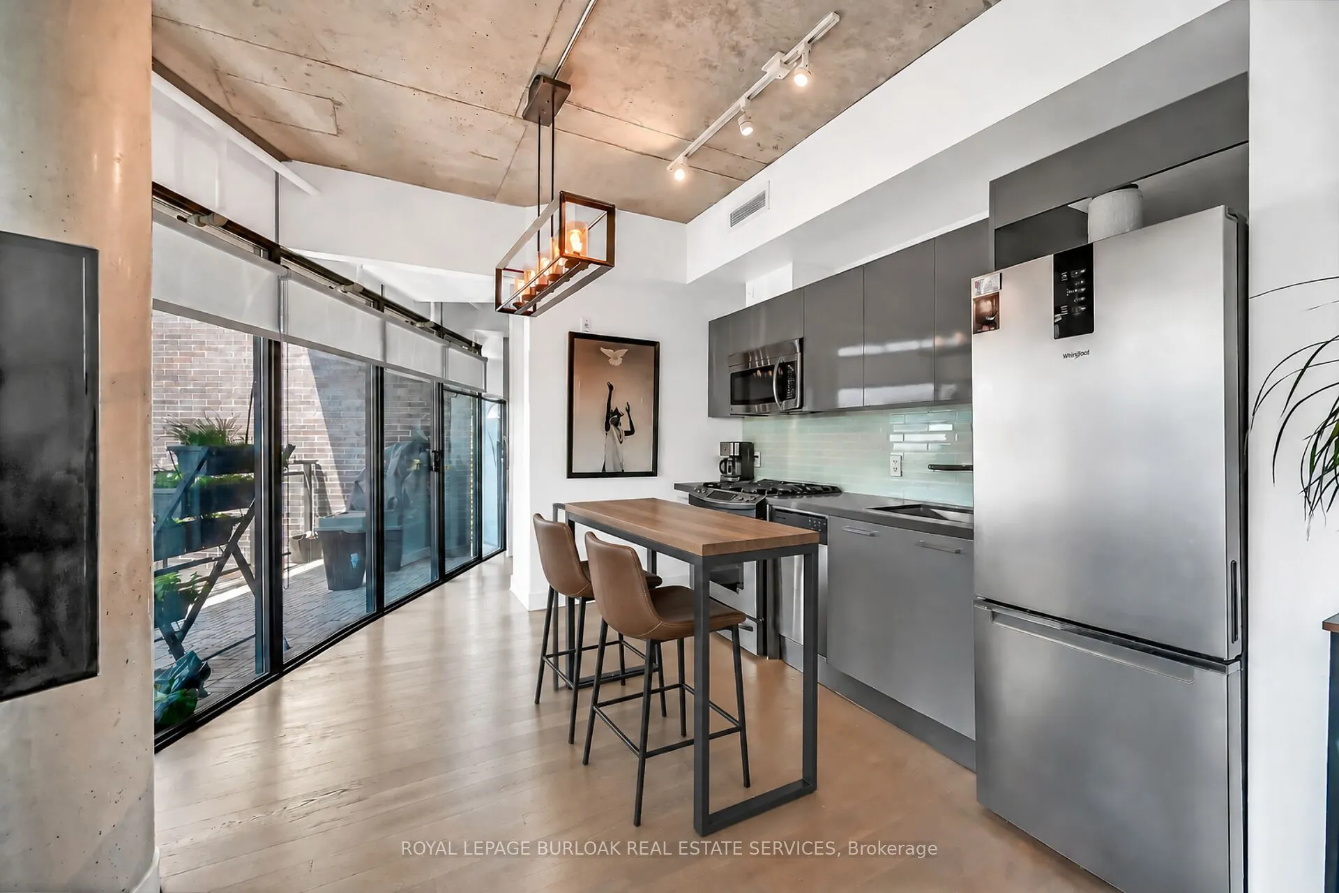 1201 Dundas Street E #902