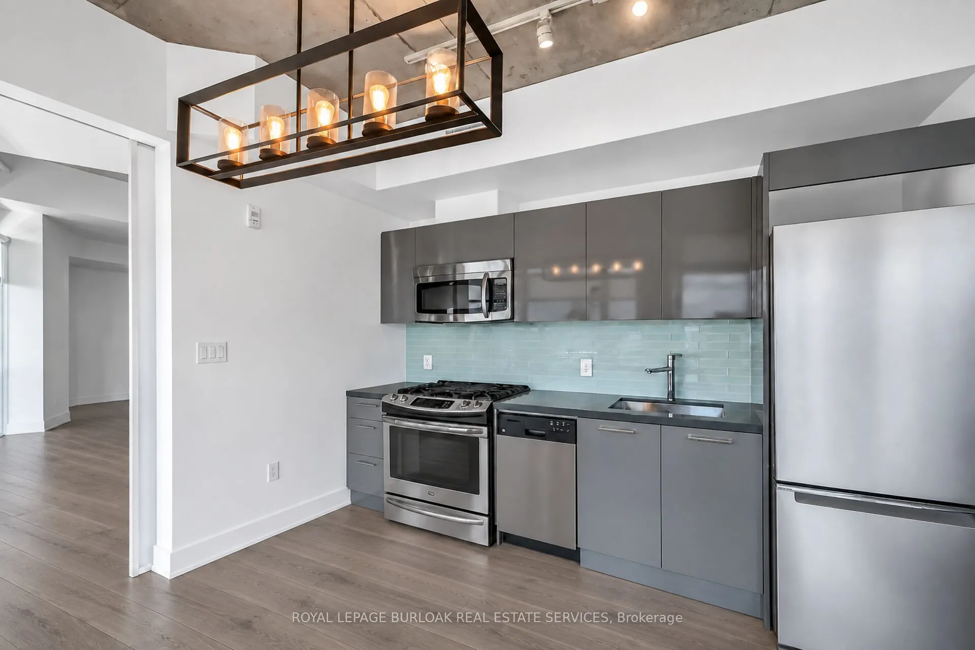 1201 Dundas Street E #902