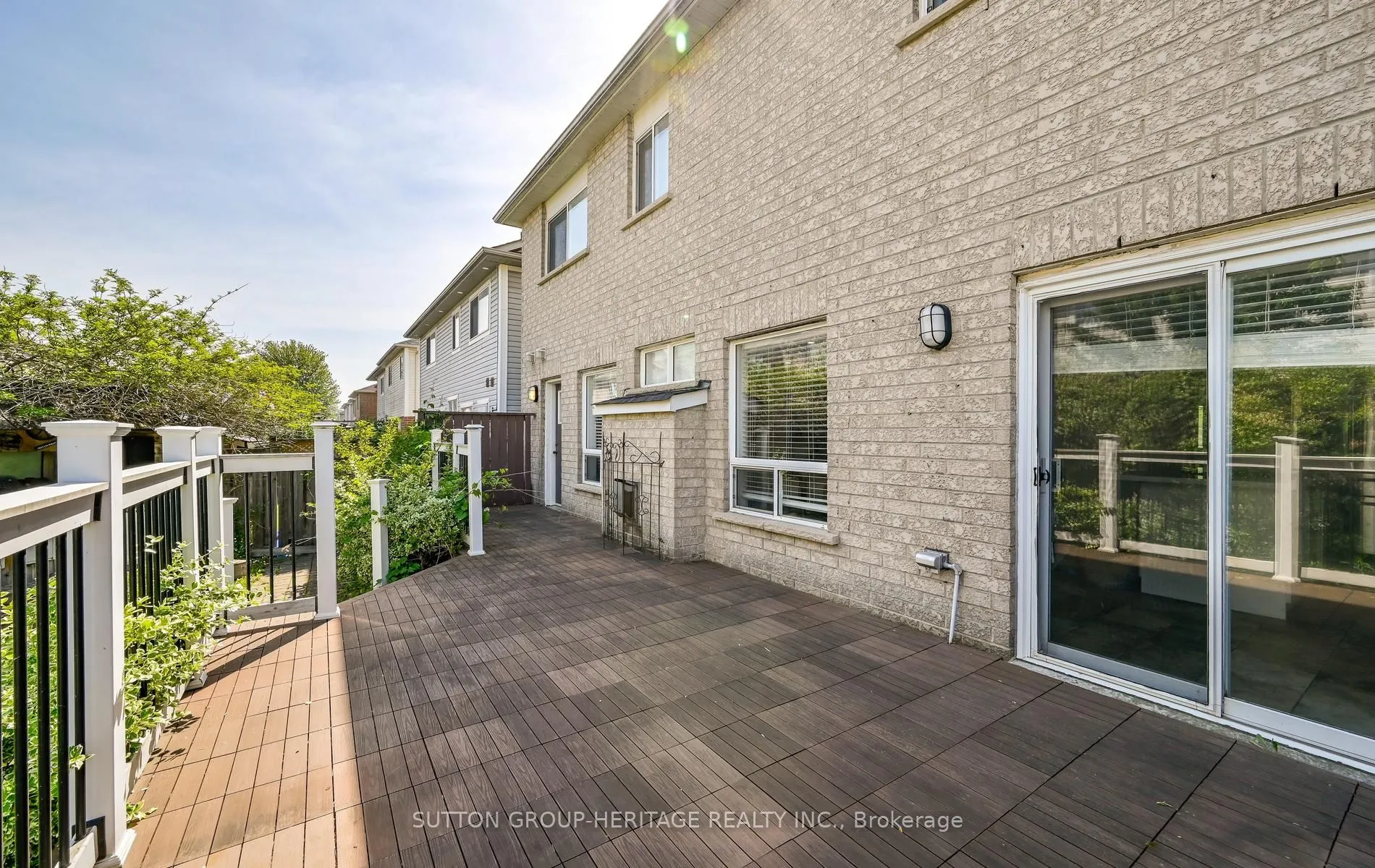 10 Greenhalf Drive