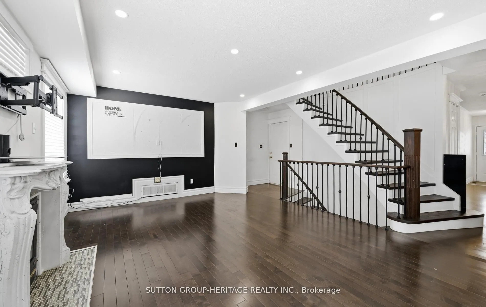 10 Greenhalf Drive
