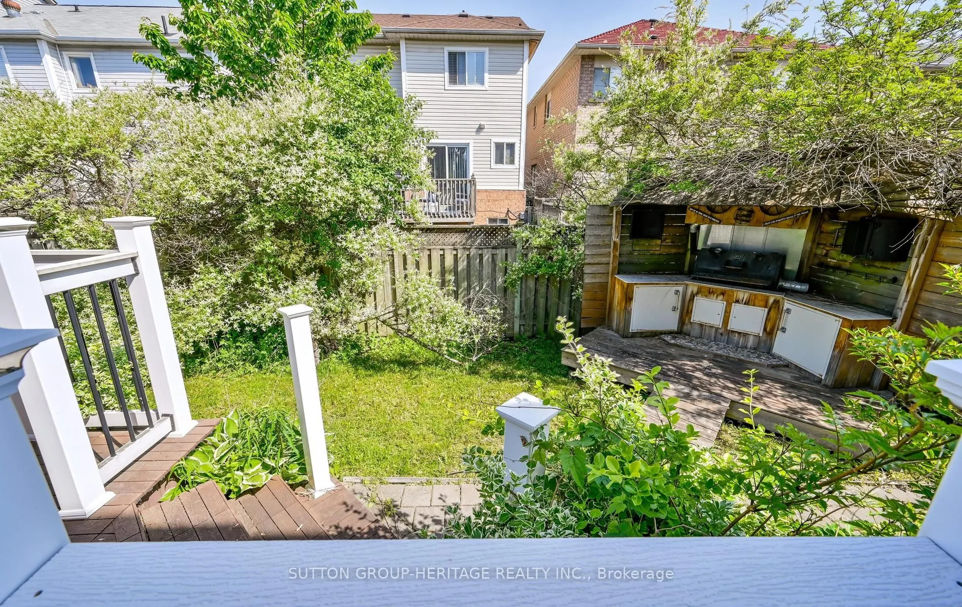 10 Greenhalf Drive